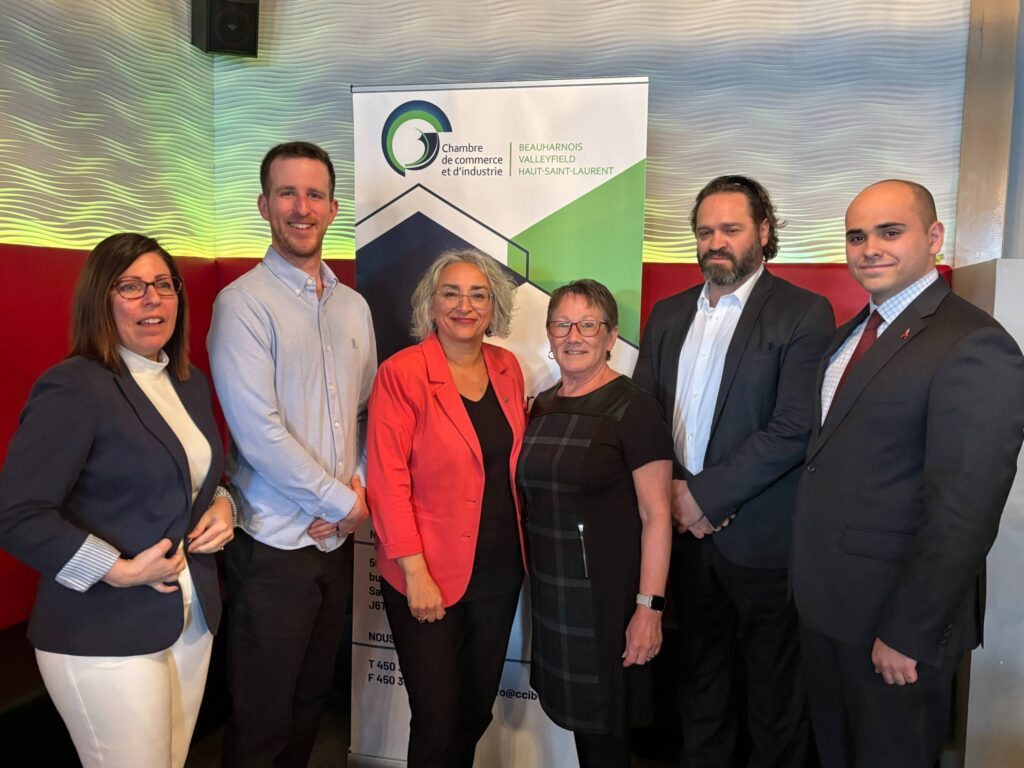 Élections 2025: Échanges polis devant des gens d’affaires