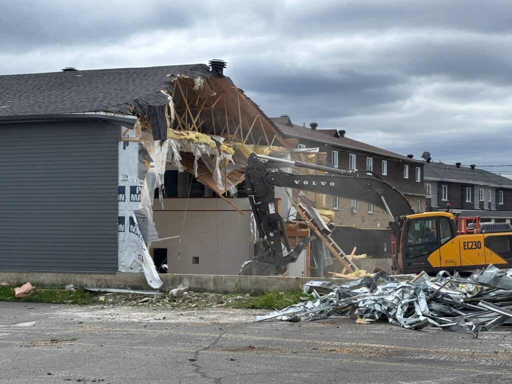 Le club de racquetball démoli