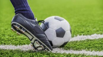 Propos injurieux et menaces : un entraîneur de soccer U-13 suspendu