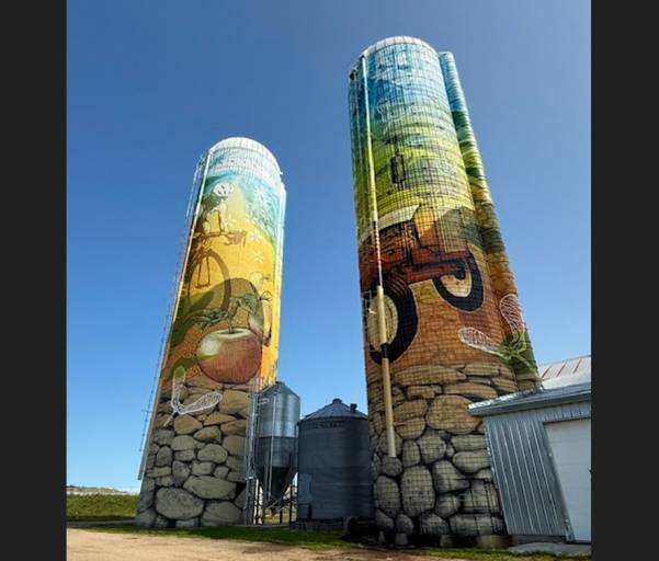 De la couleur sur les silos du Haut-Saint-Laurent