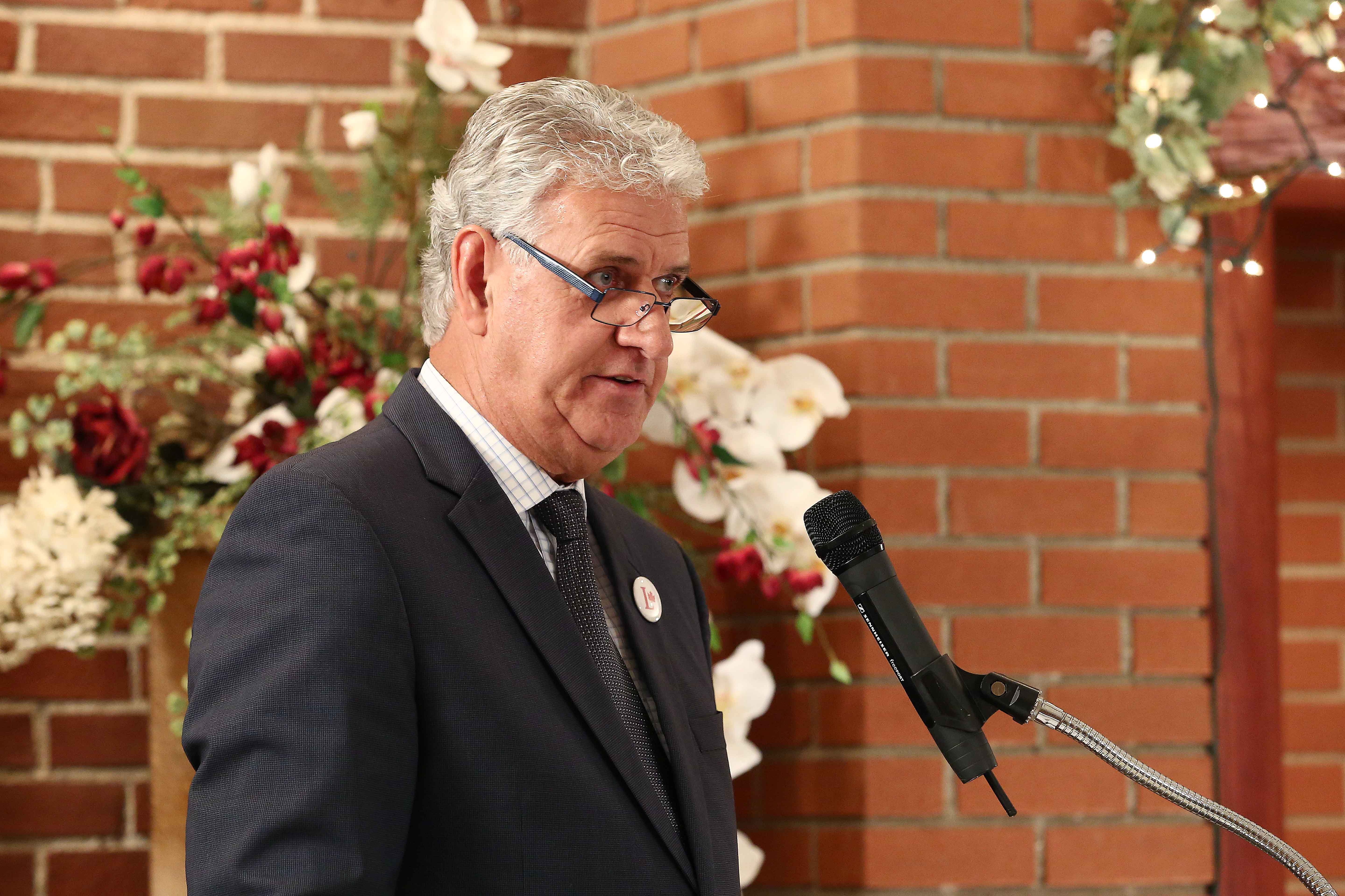 Le libéral Robert Sauvé en avance