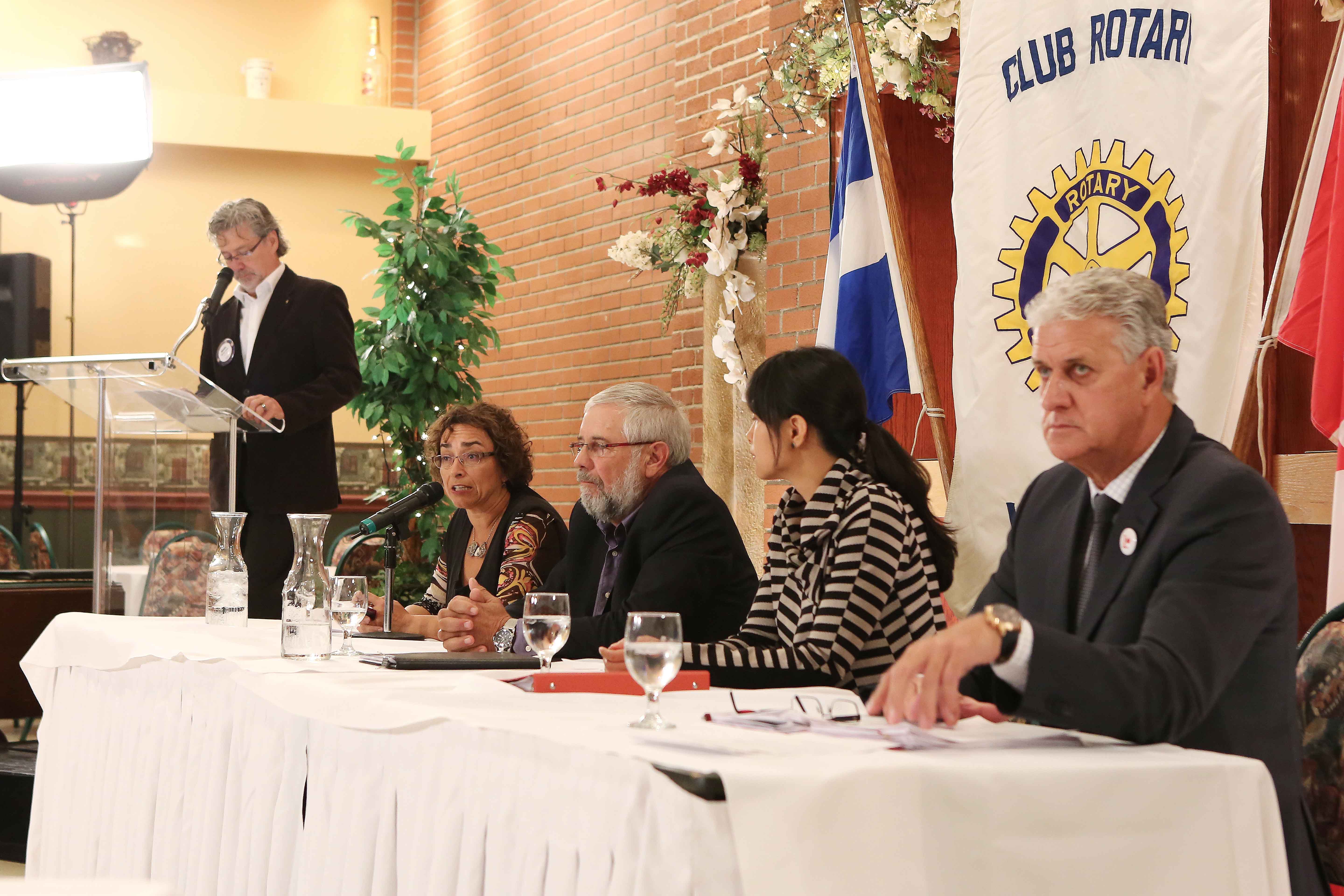 Opération séduction pour les candidats dans Salaberry-Suroît