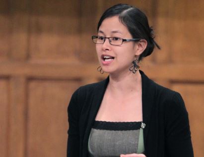 Image illustrant l'article: La députée Anne Quach face à Justin Trudeau
