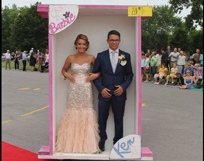 Barbie et Ken au bal des finissants