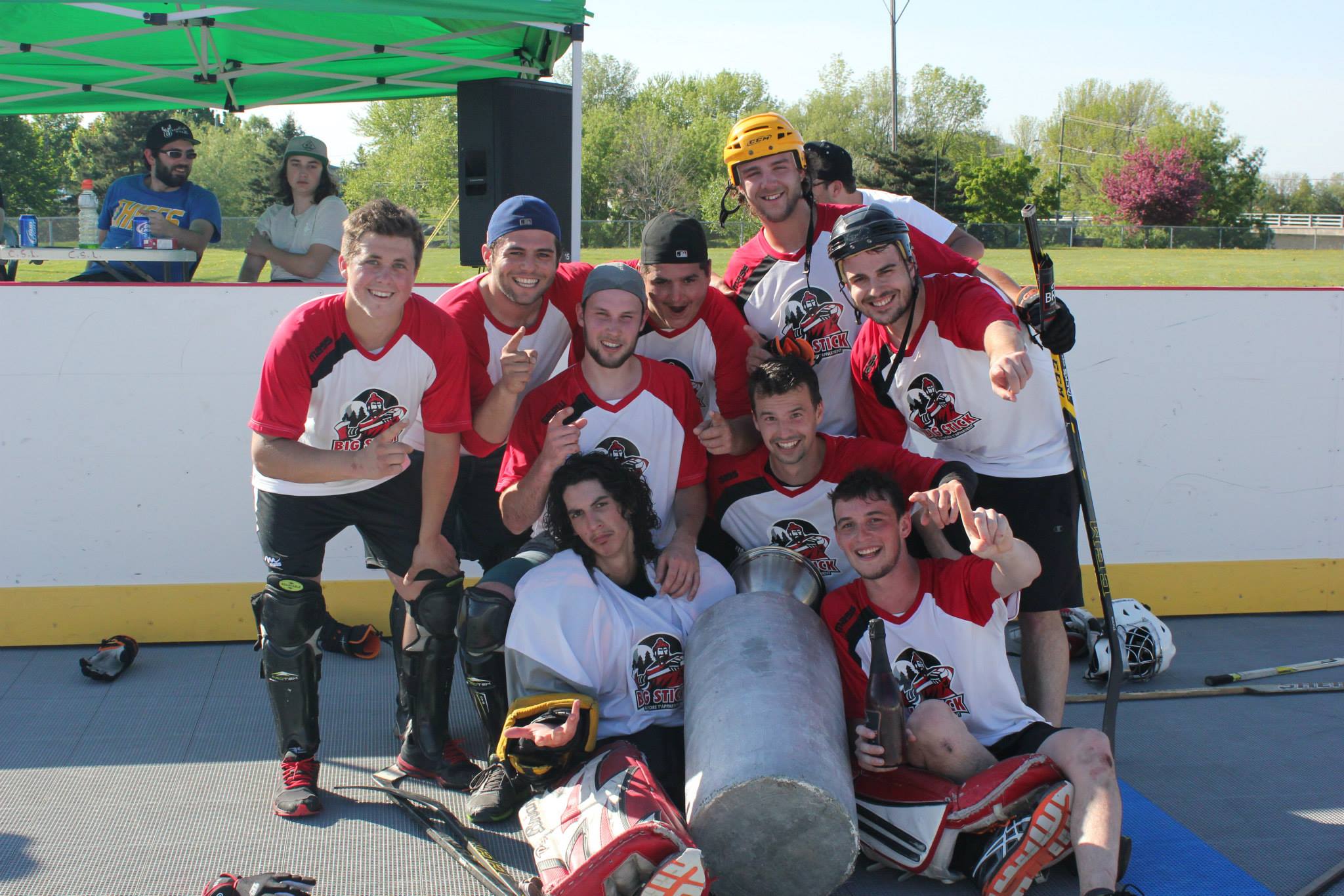 Un joueur des Canucks de Vancouver à Saint-Étienne-de-Beauharnois