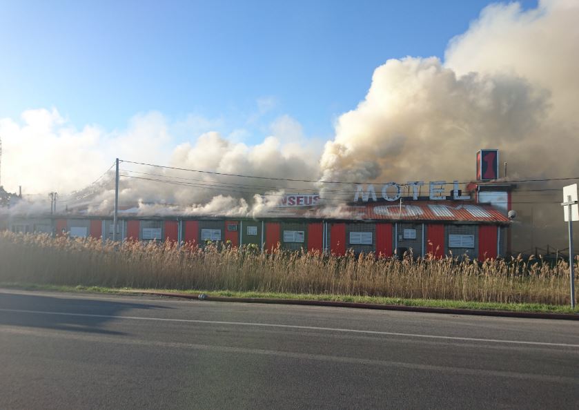 Le dernier bar de danseuses de la région part en fumée