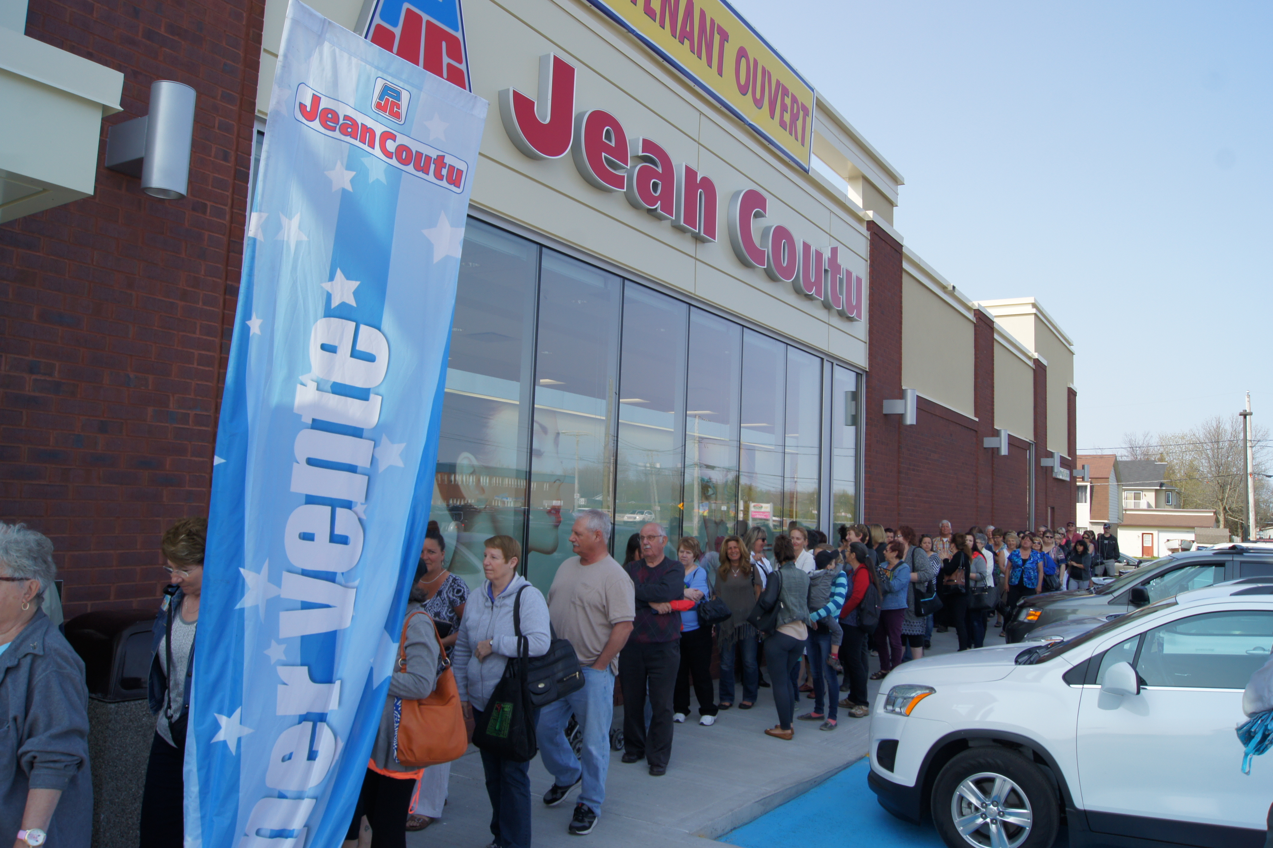 Image illustrant l'article: Le pdg du Groupe Jean Coutu inaugure sa pharmacie de Les Coteaux