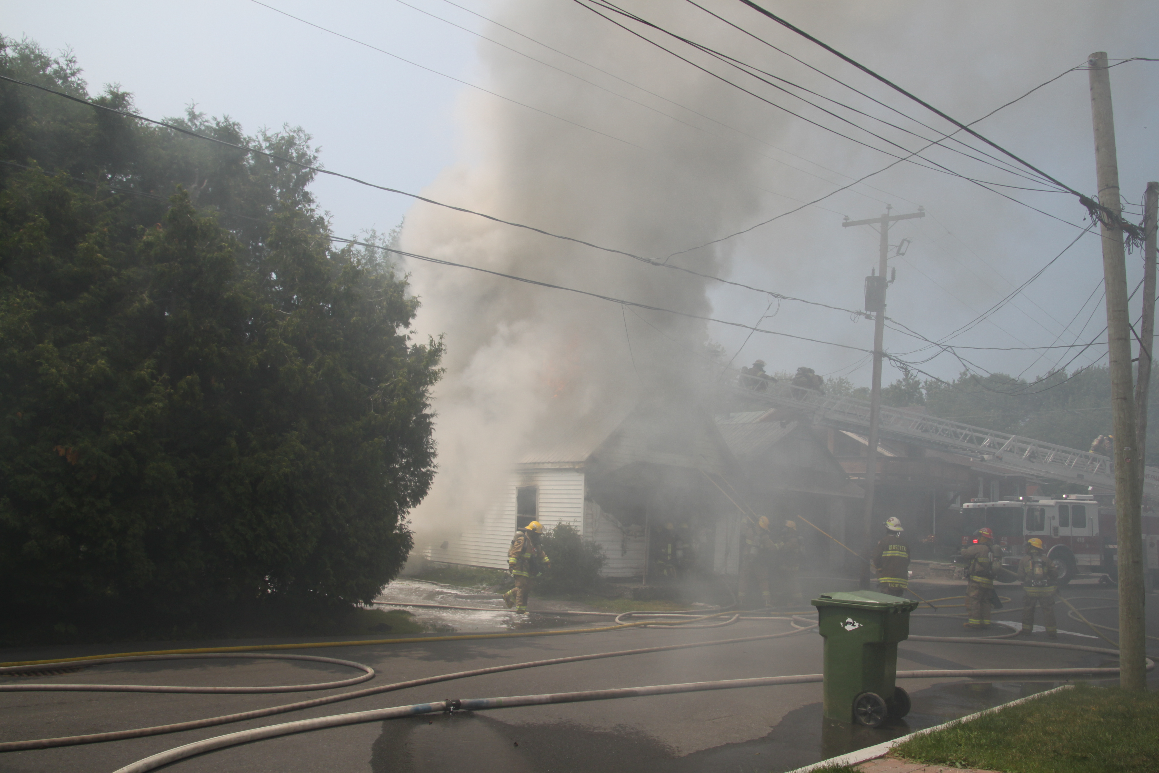 Incendie ravageur à Les Coteaux