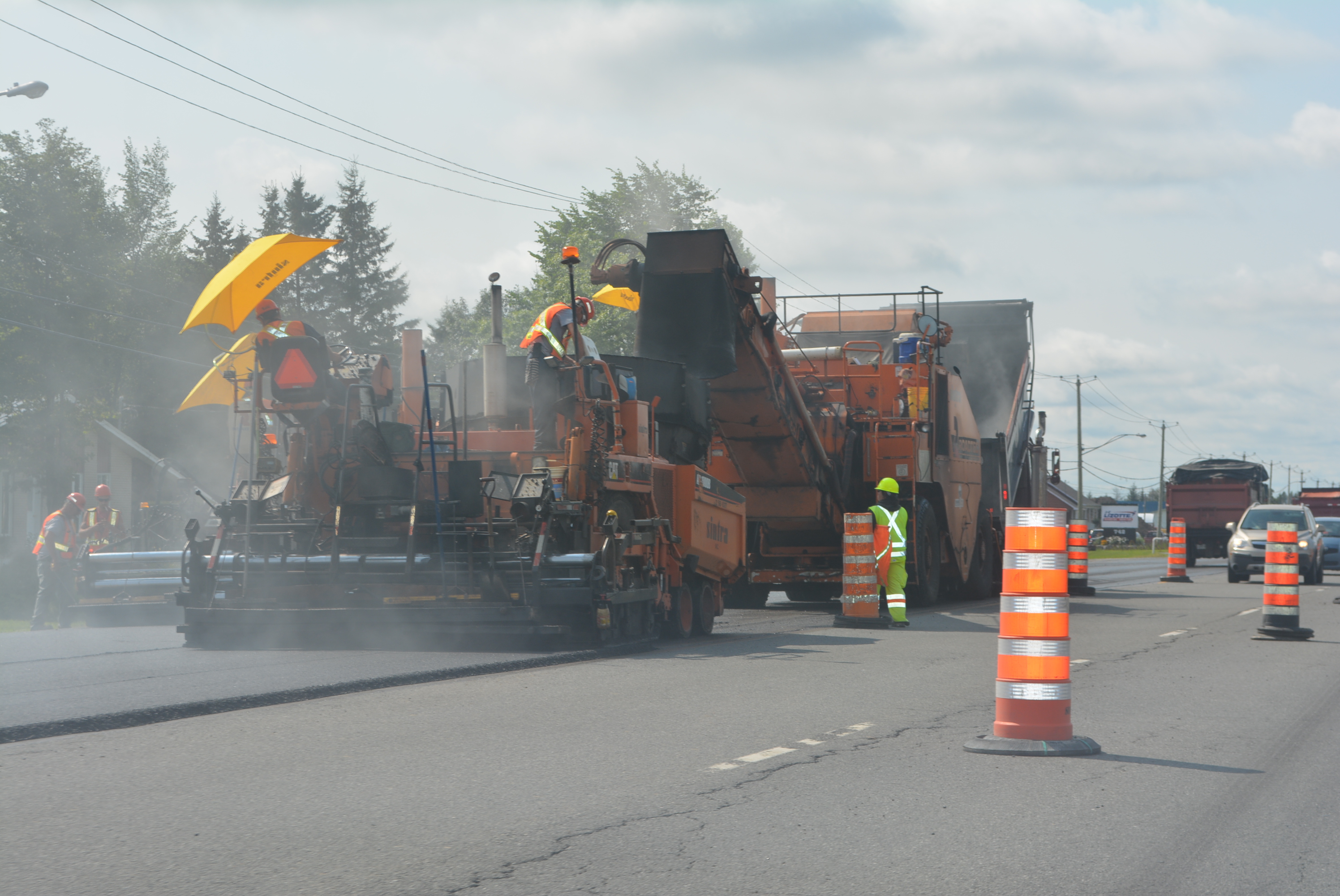 Image illustrant l'article: Travaux d'asphaltage sur le boulevard Mgr-Langlois