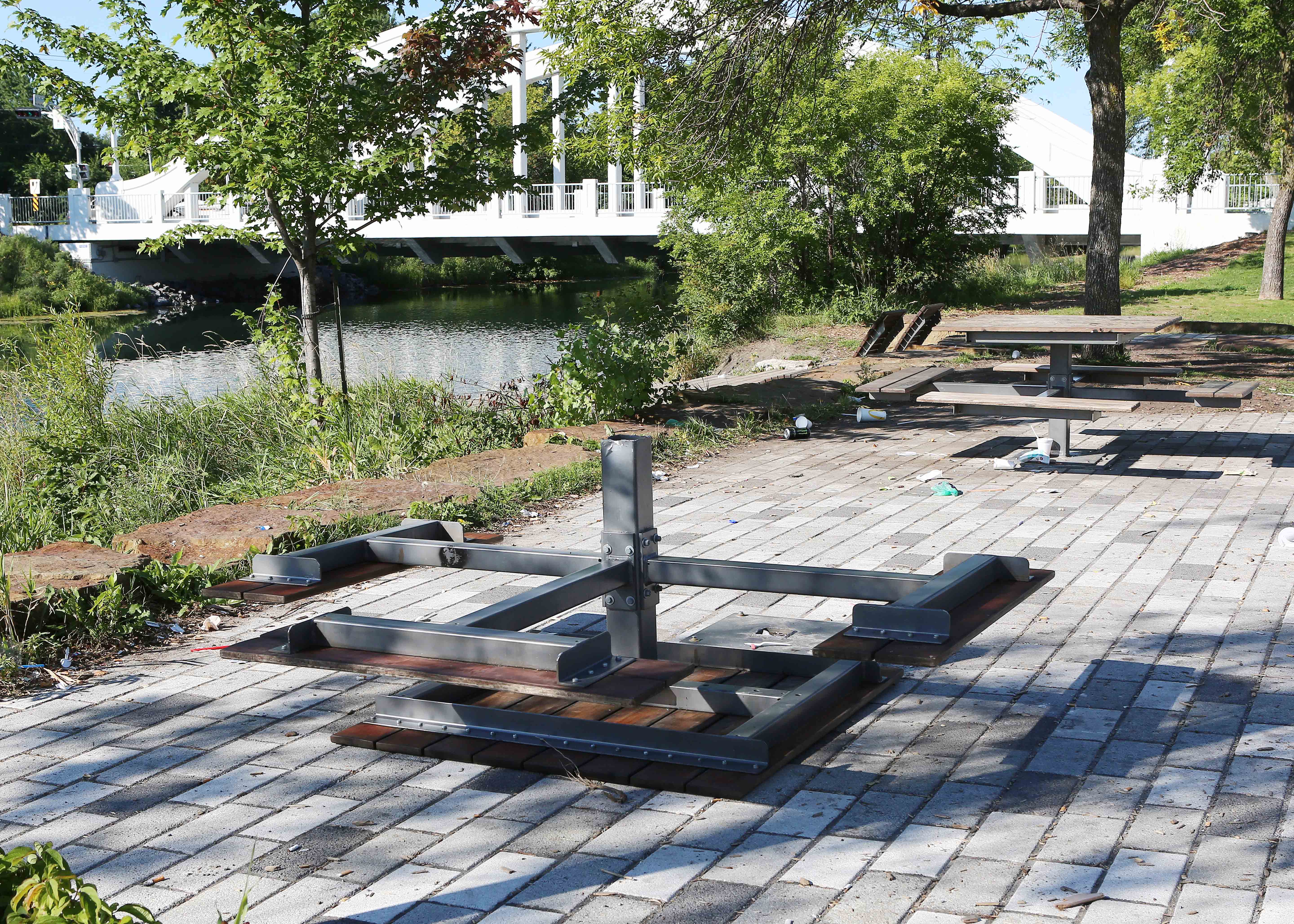 La Ville doit retirer son mobilier urbain à cause des vandales