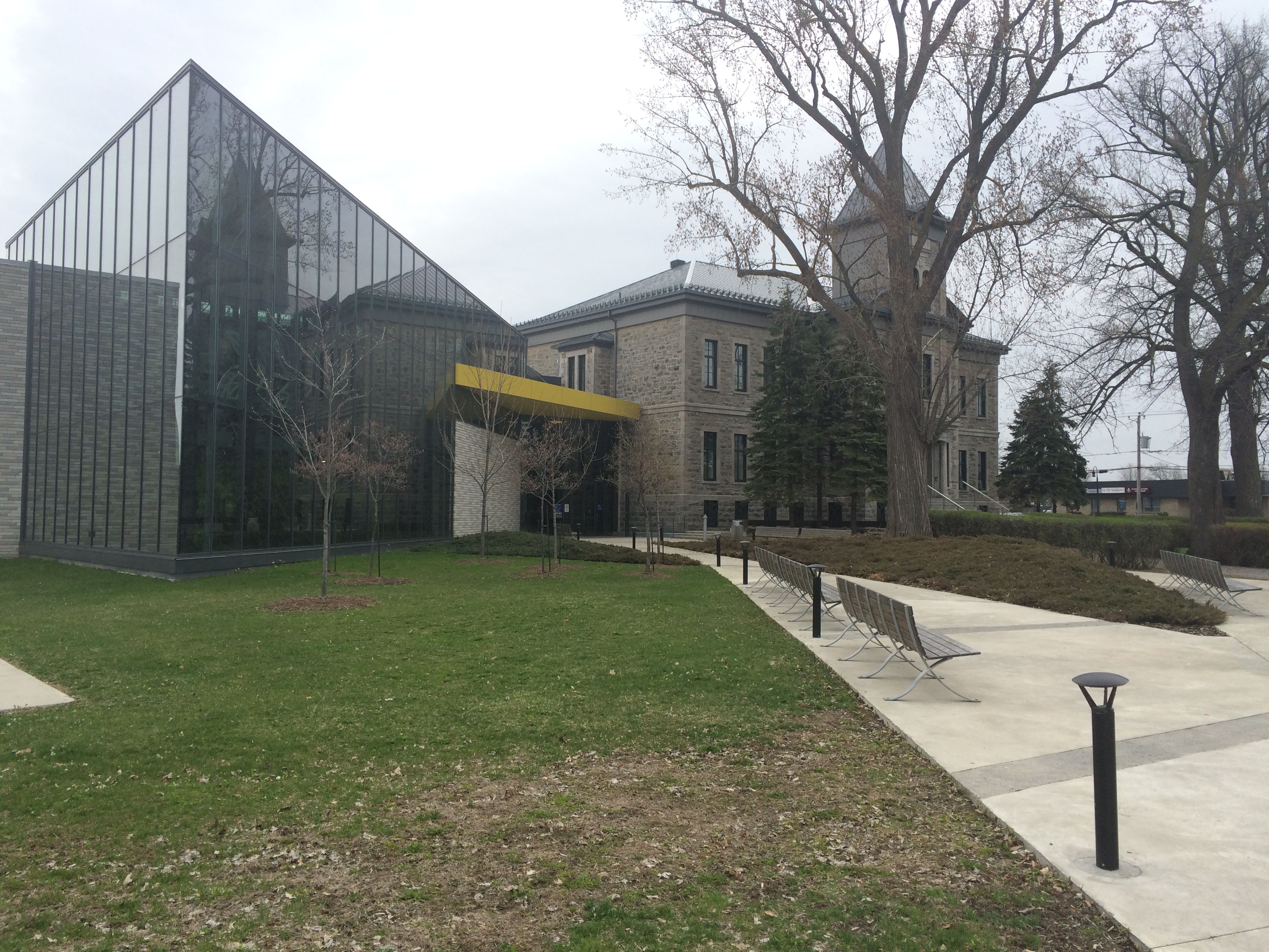 Les policiers découvrent plus de 2000 fichiers de pornographie juvénile dans son ordinateur