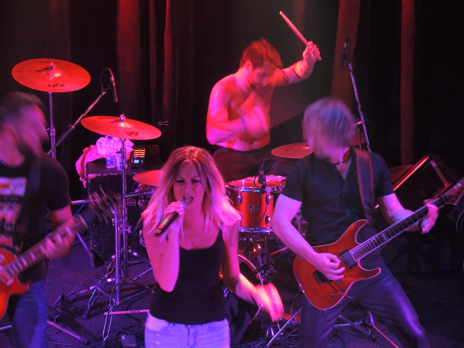 Cynthia Beaumier, l’avocate rockeuse du groupe NSE