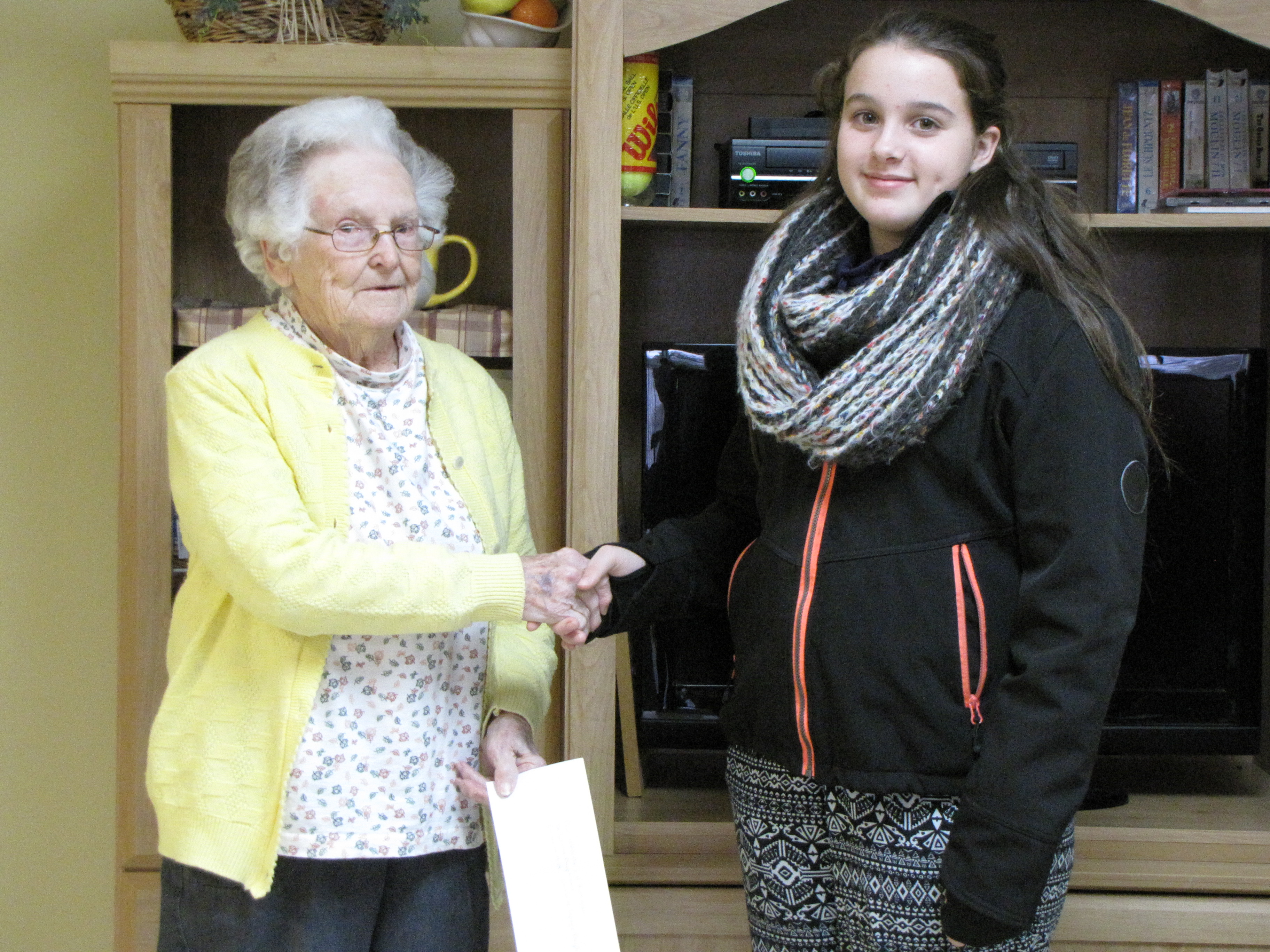 Image illustrant l'article: CVR Student Makes Contribution to Ladies Auxiliary of the Huntingdon County Hospital