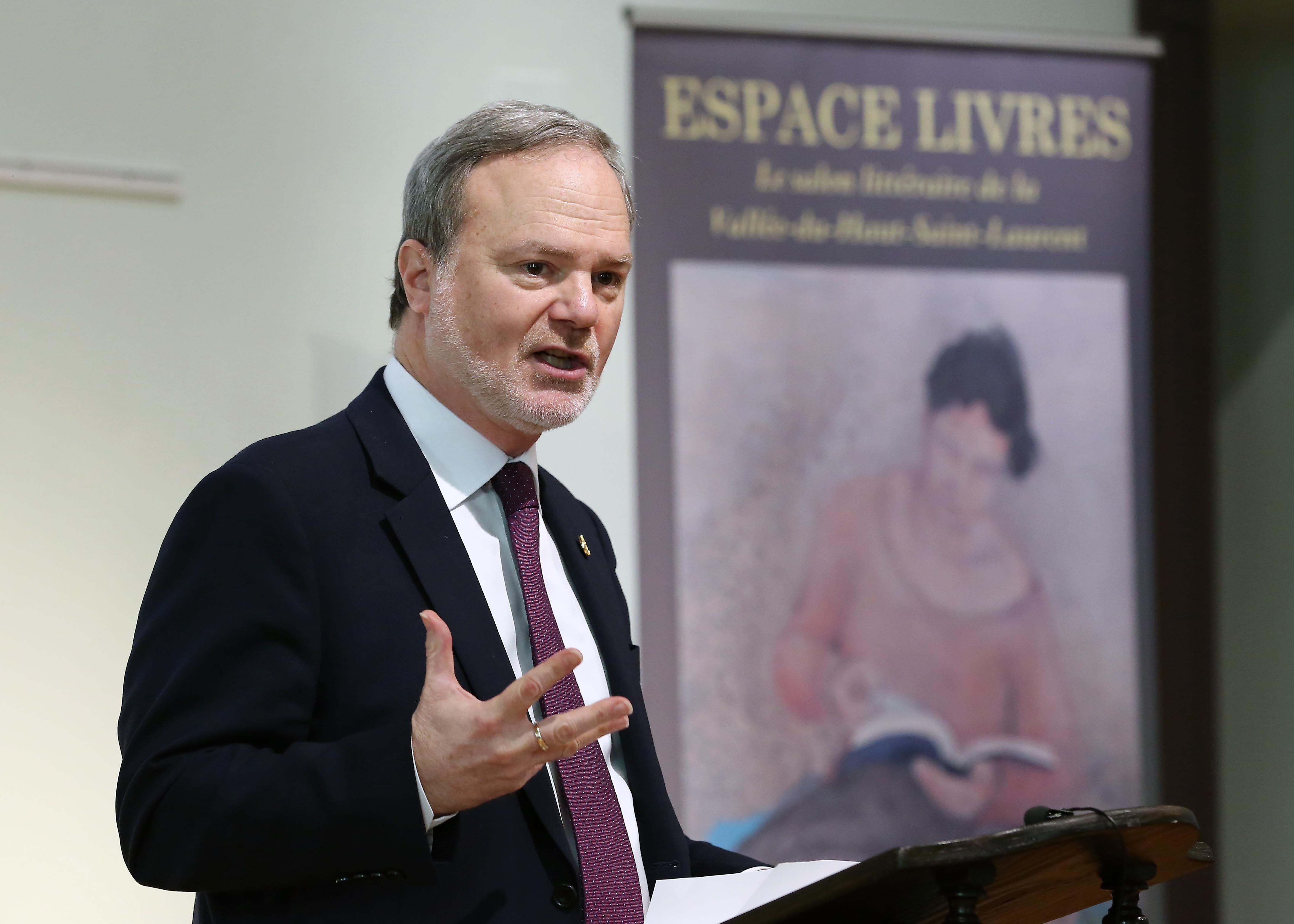 Image illustrant l'article: La bibliothèque du sénateur André Pratte au Salon Espace Livres