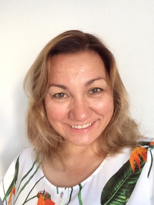 Une auteure explique la tolérance et le respect aux enfants