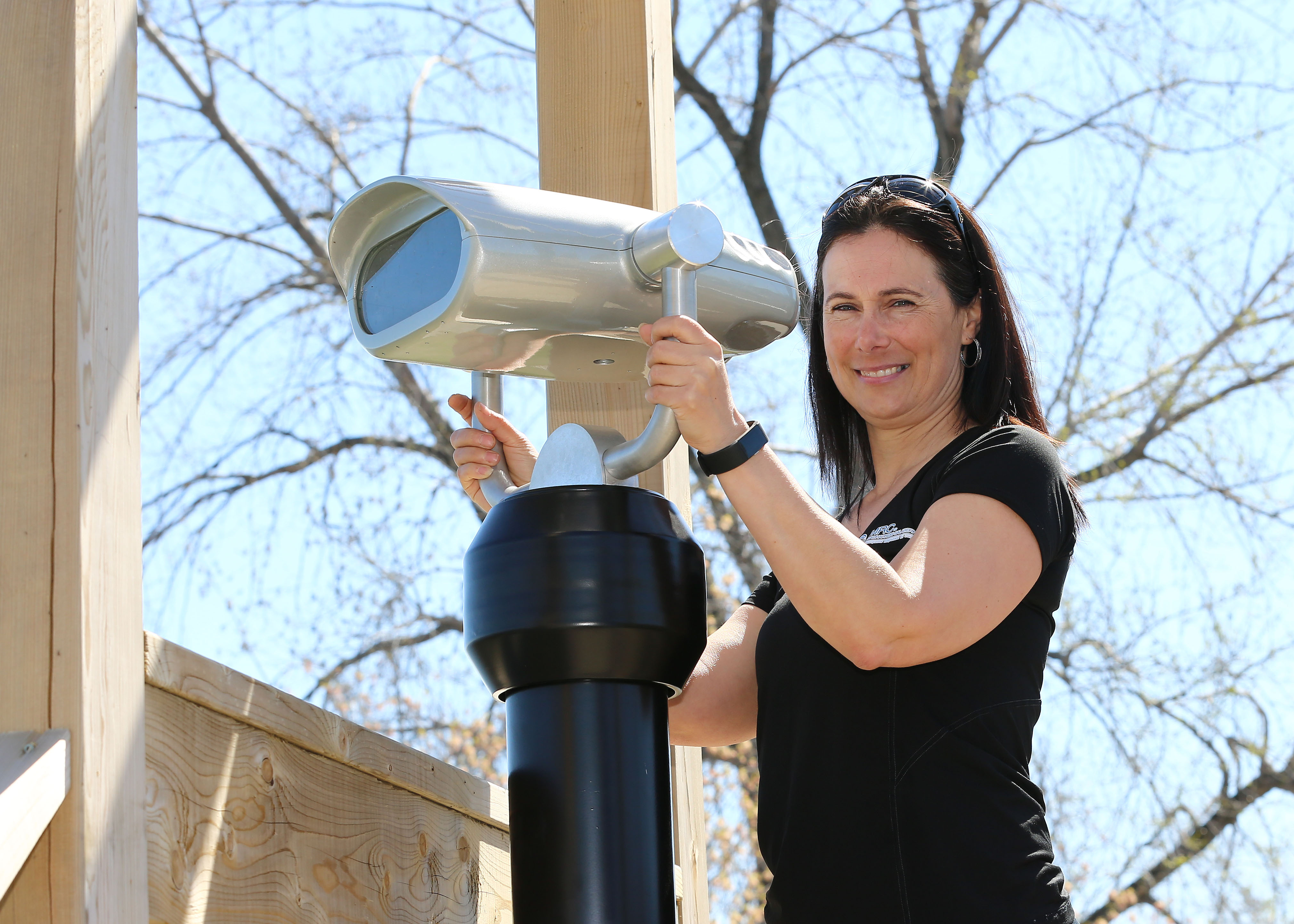 Un arrêt cycliste pour admirer le port et le nautisme