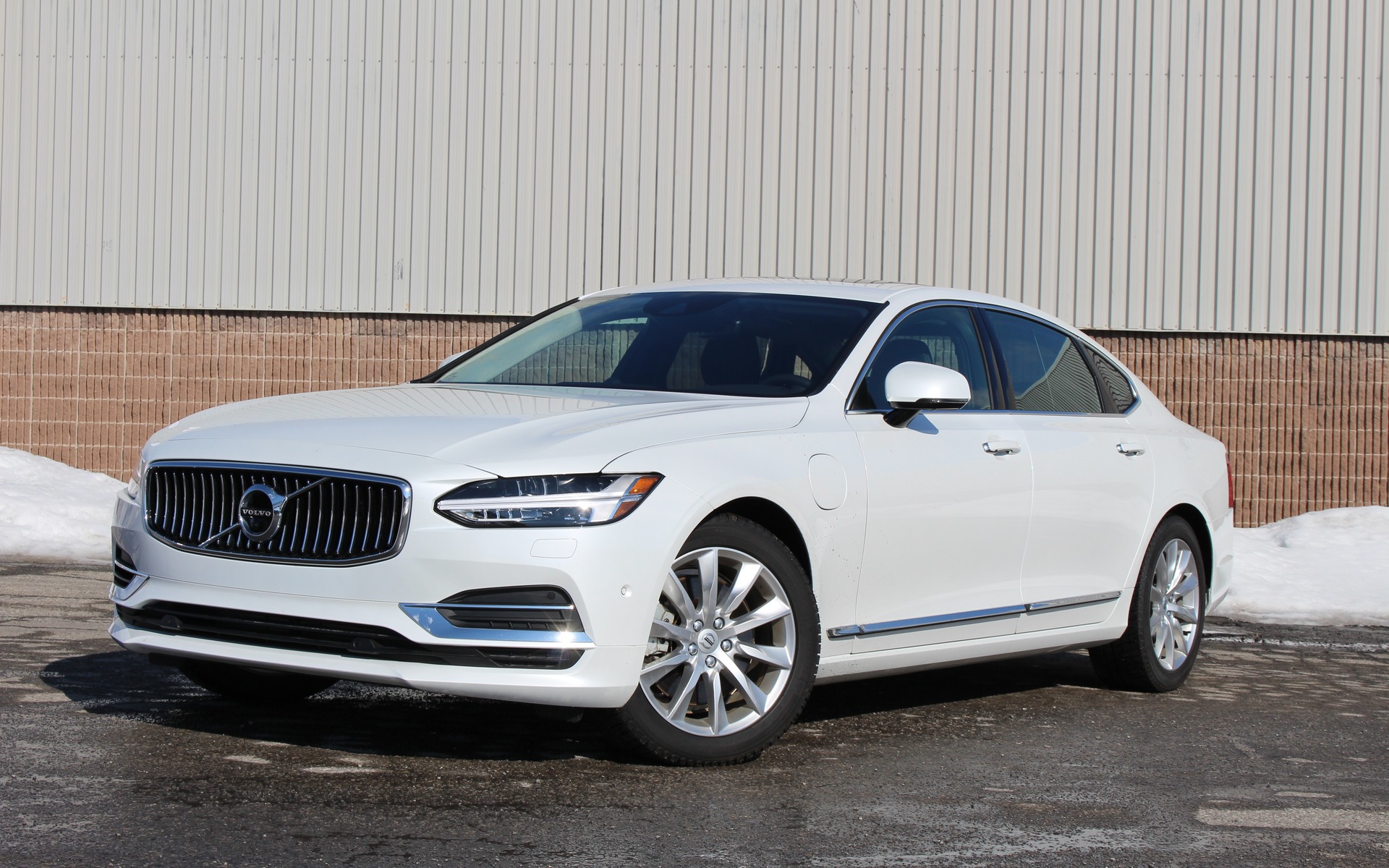 Volvo S90 T8 eAWD 2018 : l’excellence par le design
