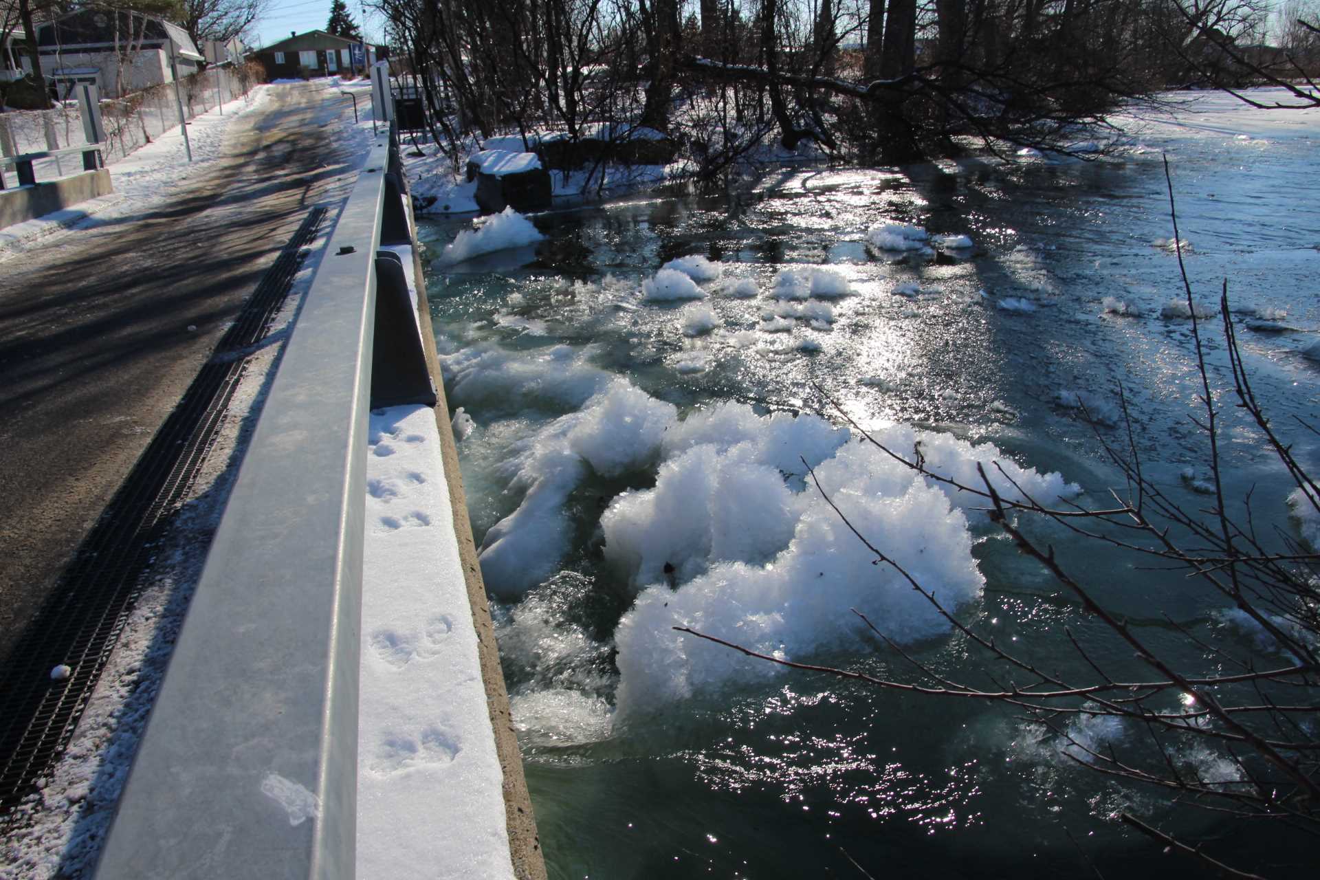 Image illustrant l'article: Des sous-sols inondés en raison d’un embâcle