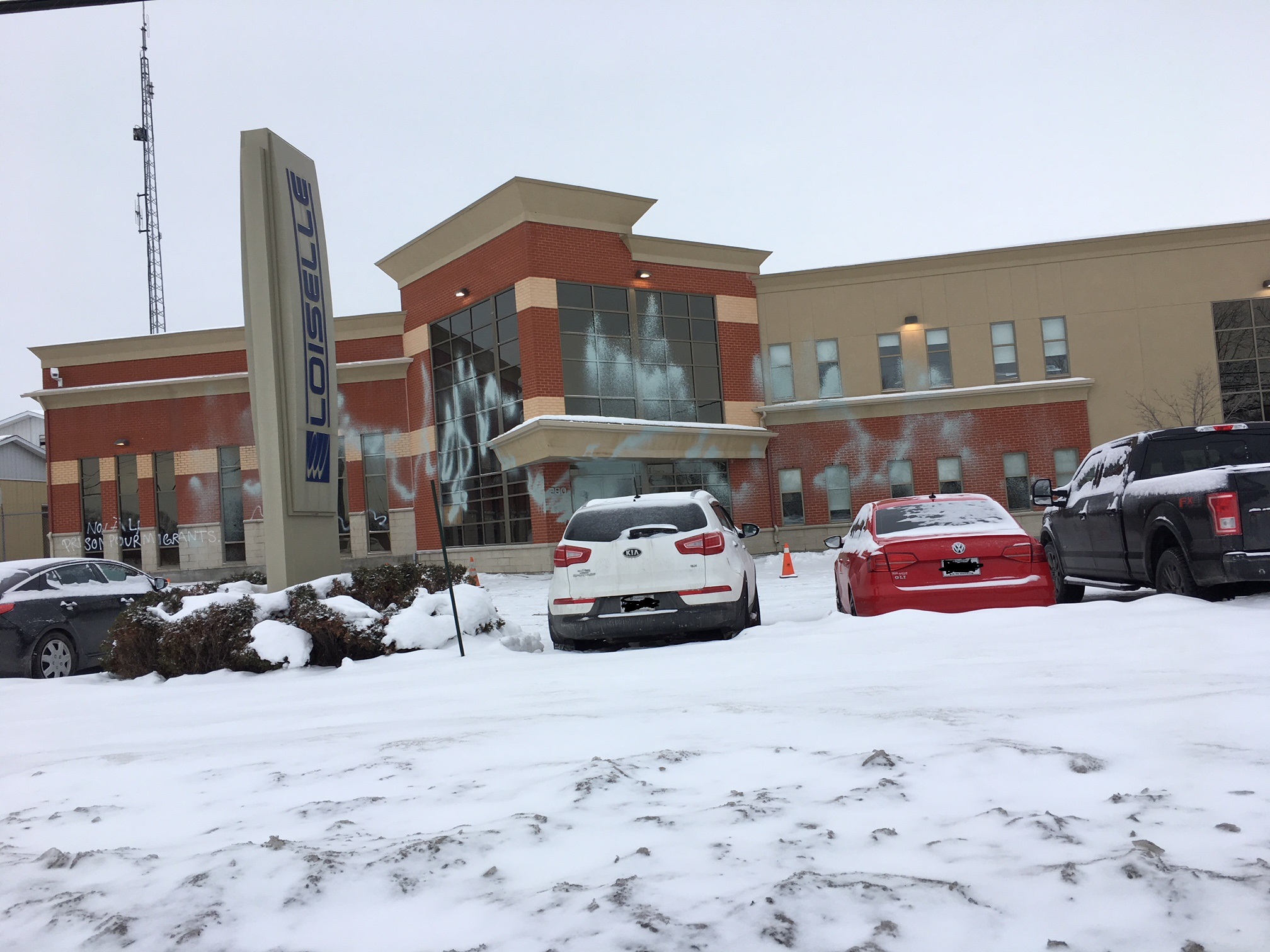 Graffitis haineux chez Loiselle