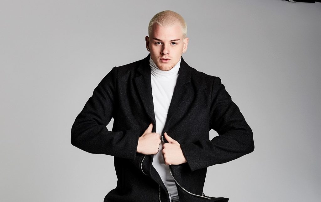 Image illustrant l'article: Il fait le tour du monde grâce à la danse