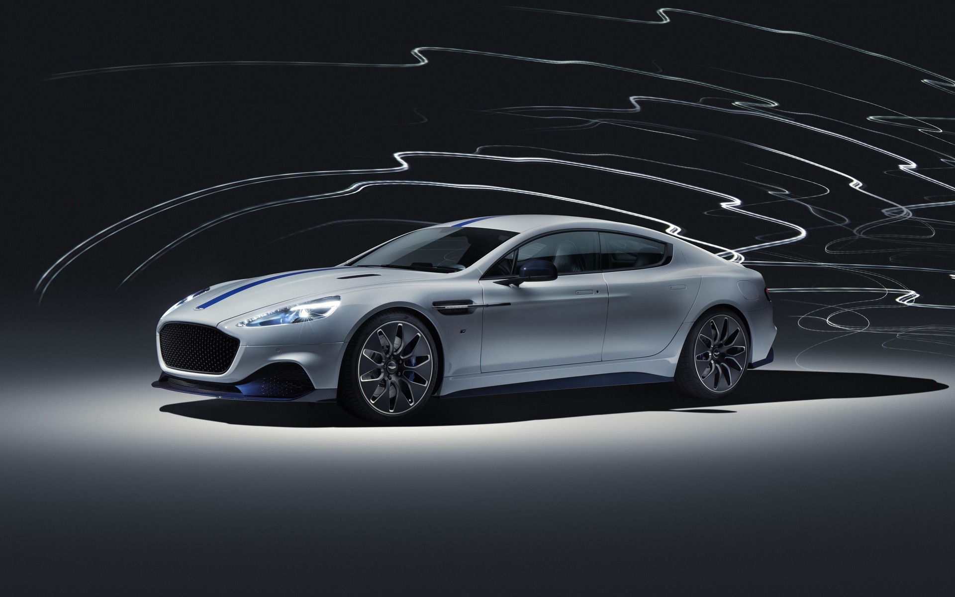 Image illustrant l'article: Aston Martin dévoile sa berline électrique Rapide E