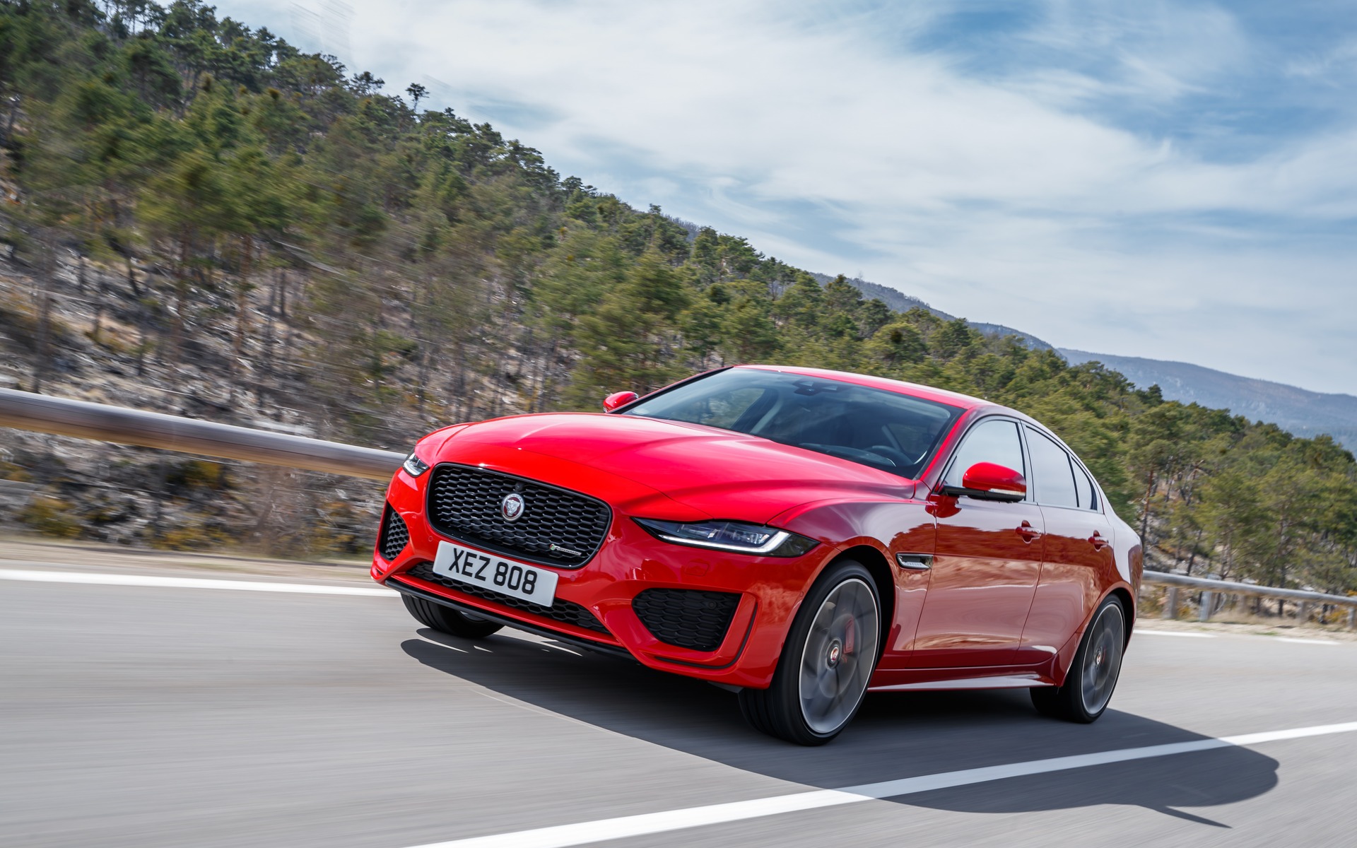 Image illustrant l'article: Jaguar XE 2020 : techno-dynamique
