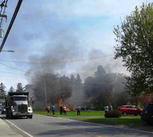 Une maison de Rivière-Beaudette devient la proie des flammes
