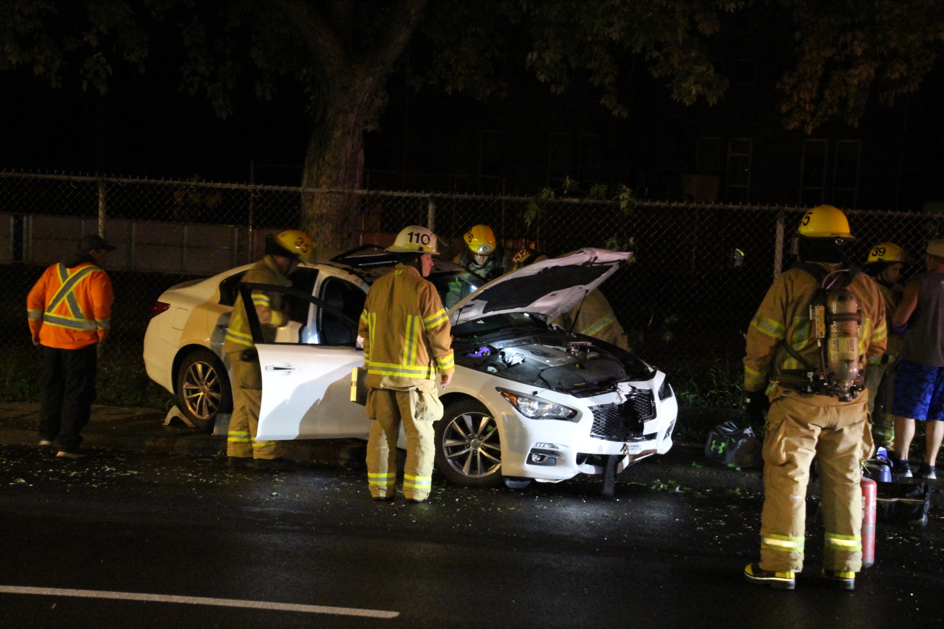 Il fauche un lampadaire