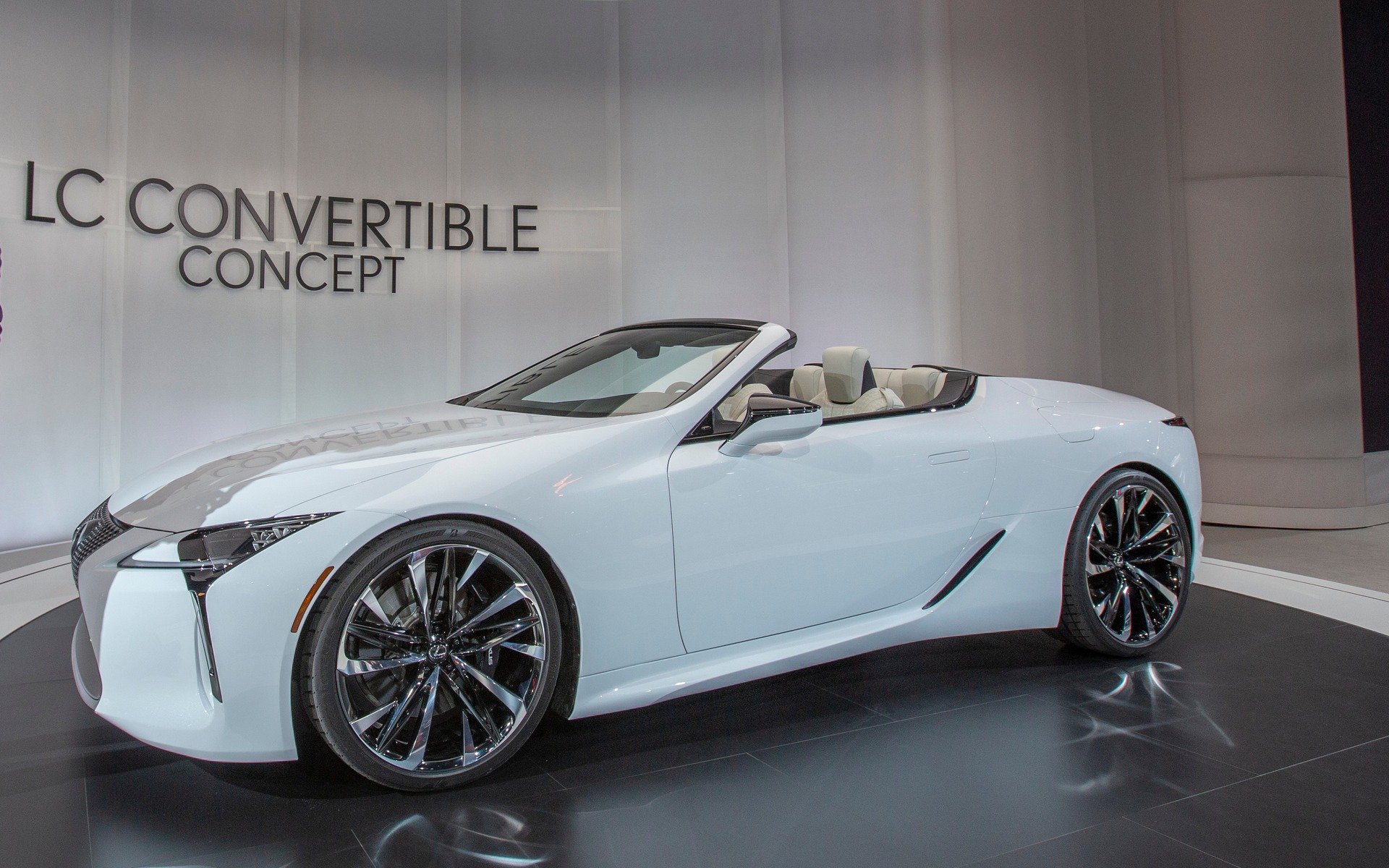 Image illustrant l'article: La Lexus LC décapotable arrive bientôt