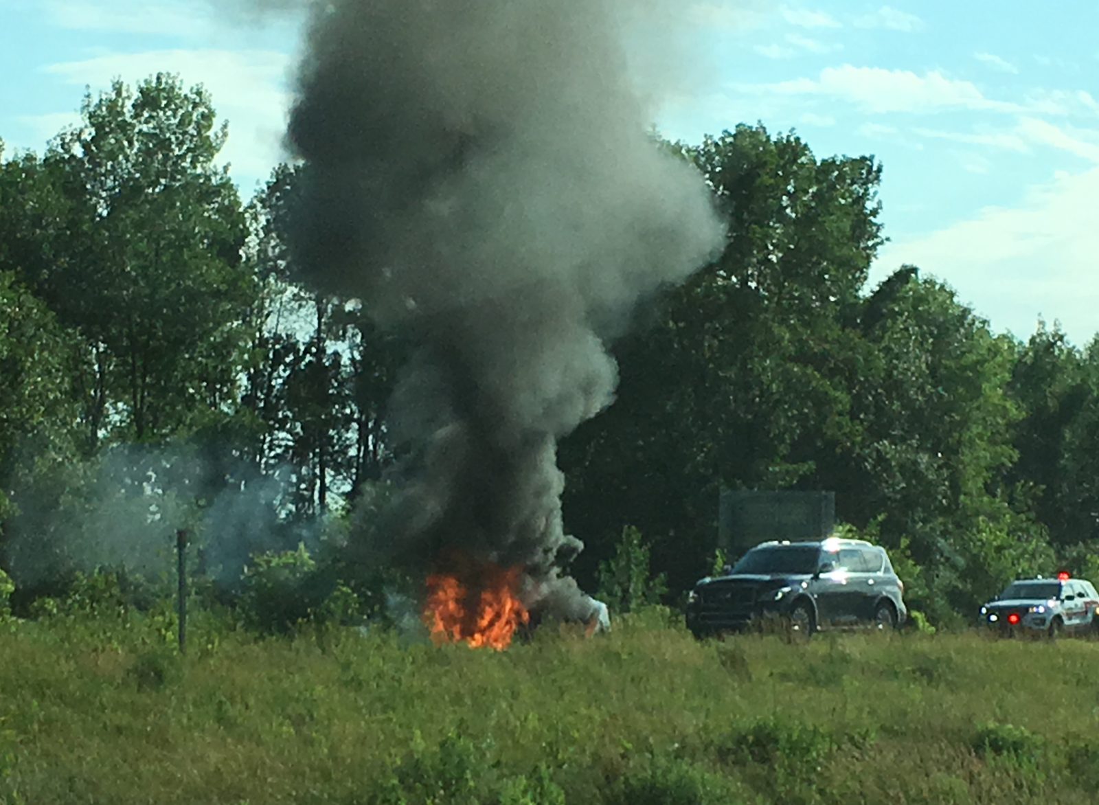 Une autre voiture en feu sur l’autoroute 30