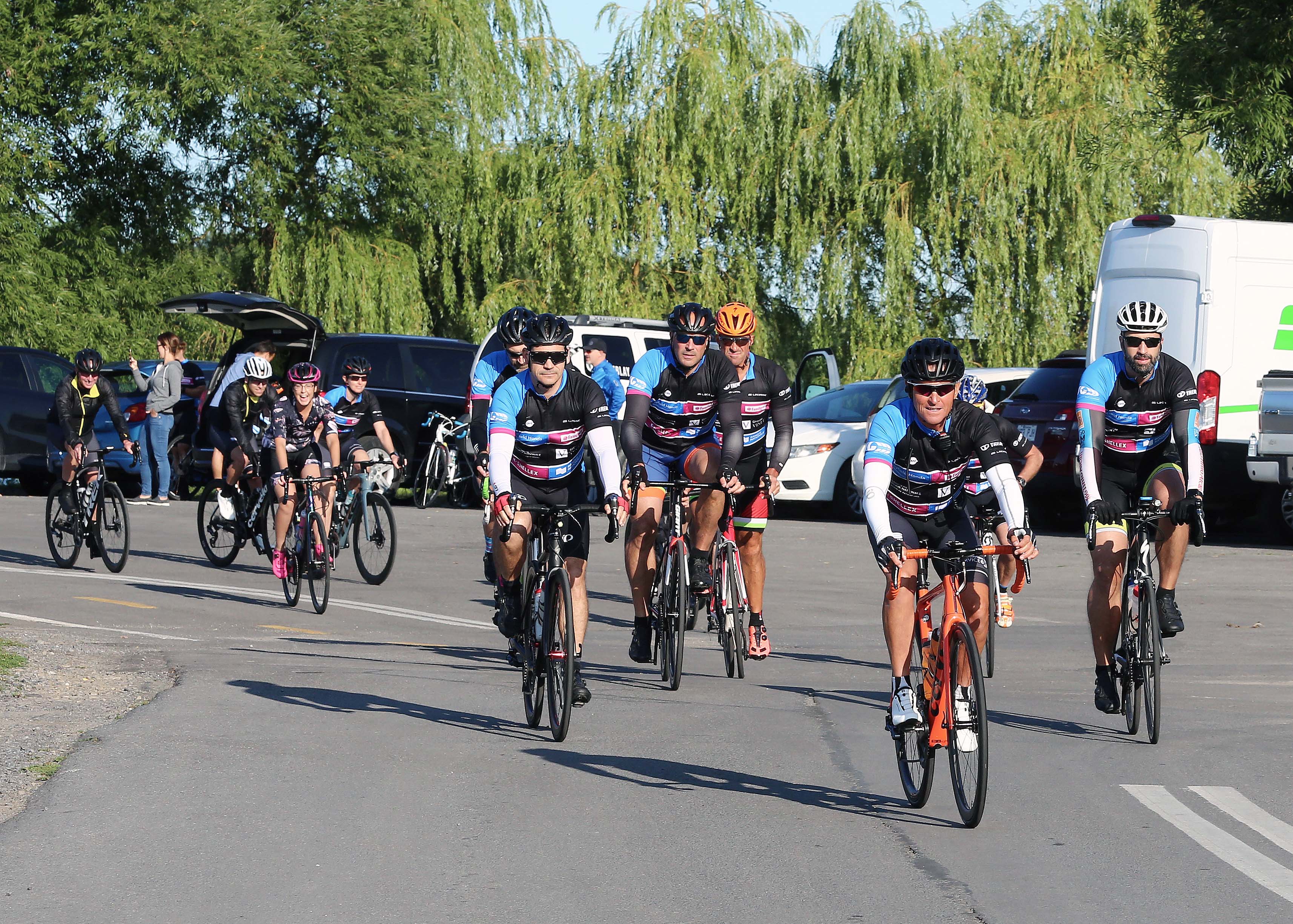 Image illustrant l'article: Des dizaines de cyclistes au départ du Défi Vélo