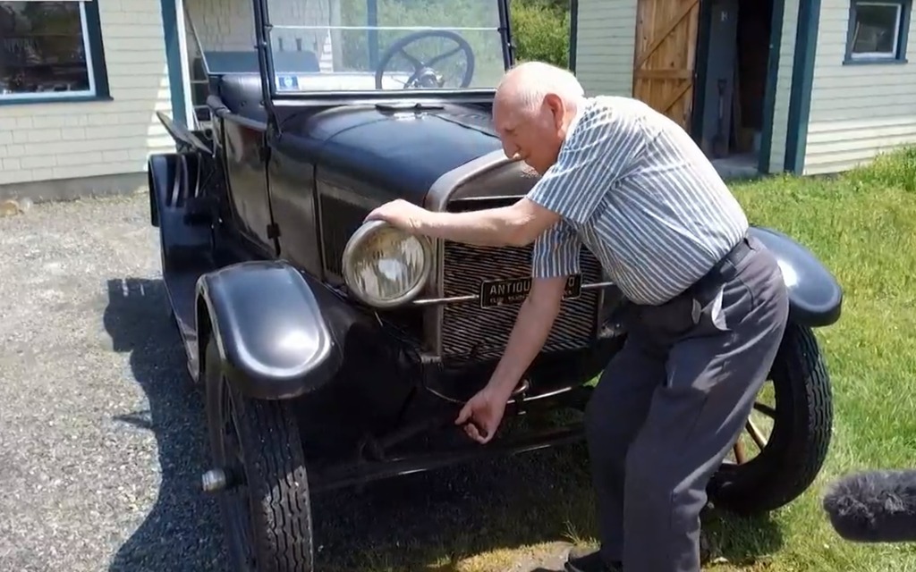 Cet homme de 87 ans conduit sa Ford Model T depuis 70 ans