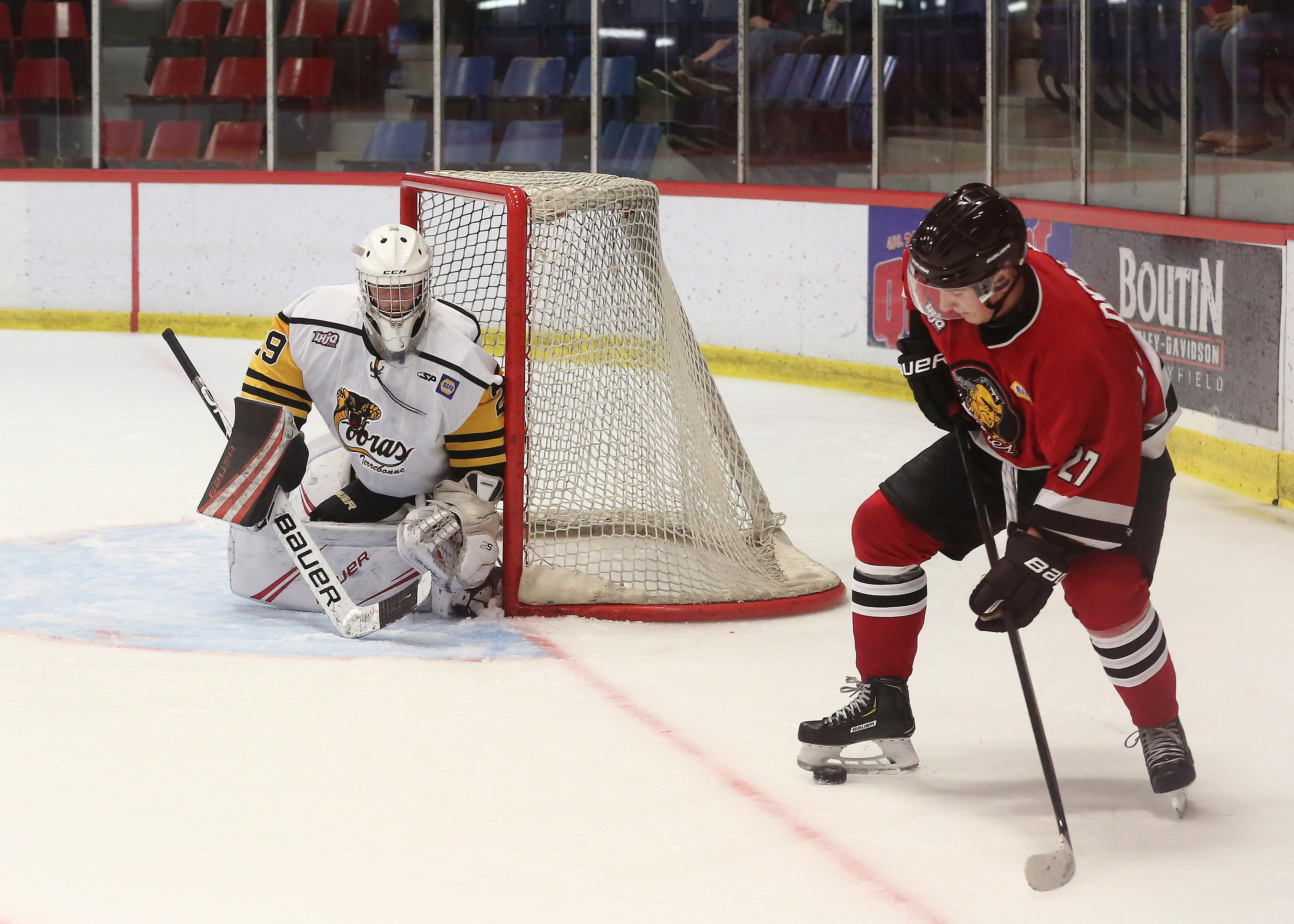 Derek Dicaire réussit un tour du chapeau et les Braves font 3 en 3