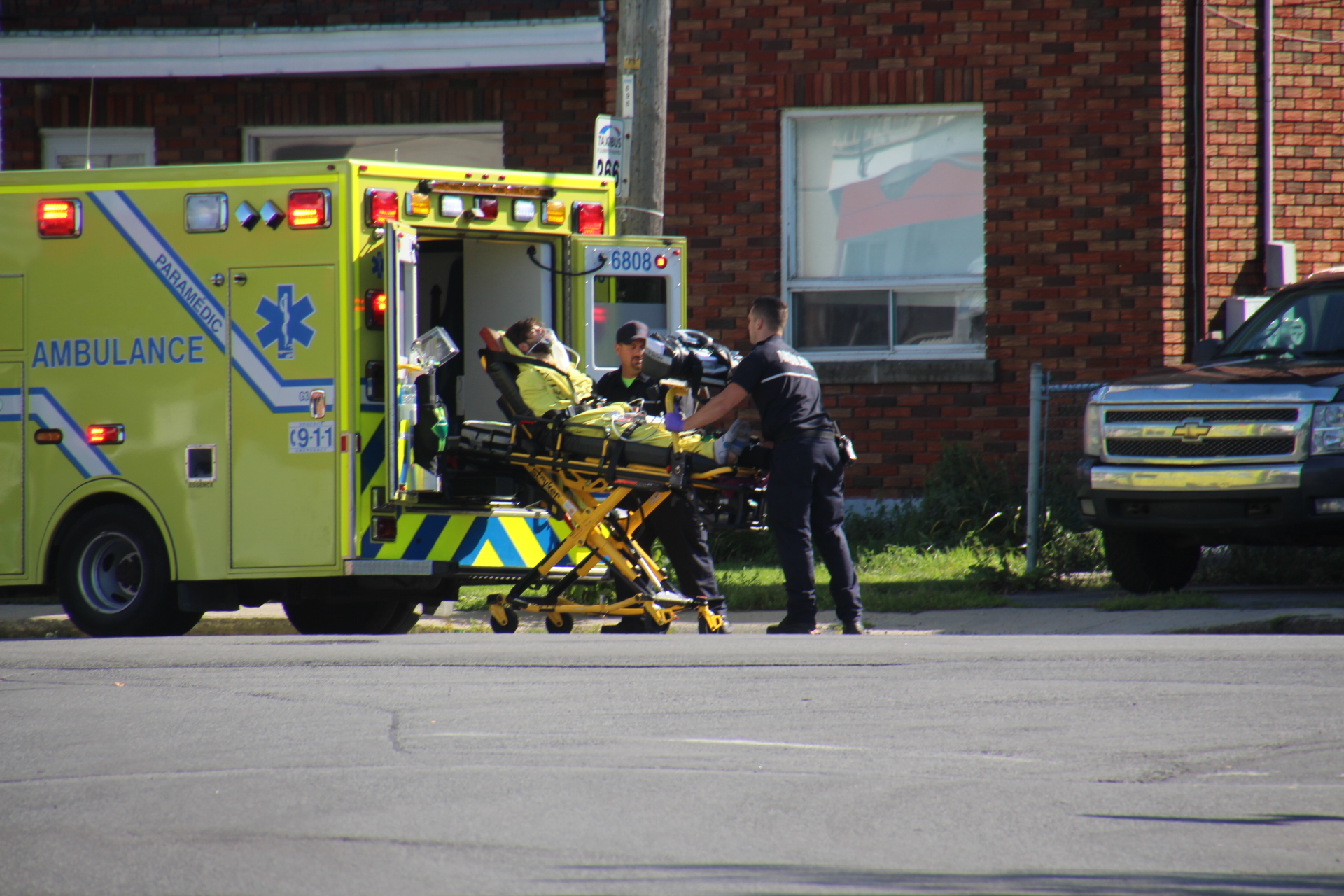 Le jeune homme poignardé est hors de danger