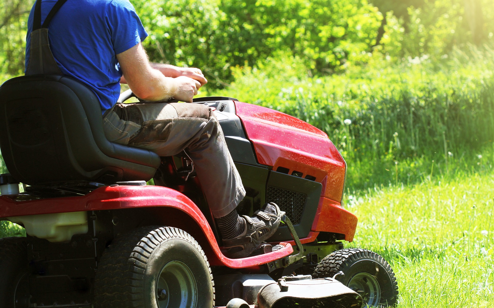 Image illustrant l'article: Outaouais : un homme retrouvé saoul... sur son tracteur à gazon