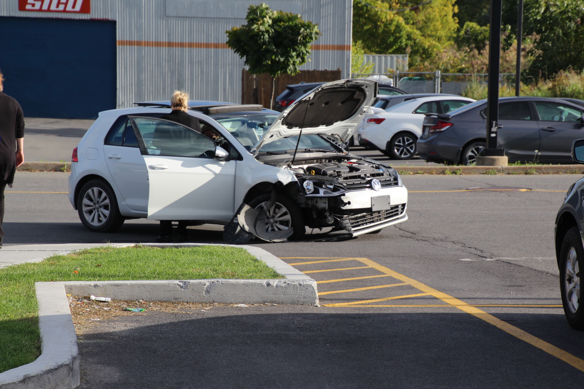 Violente collision à un feu de circulation