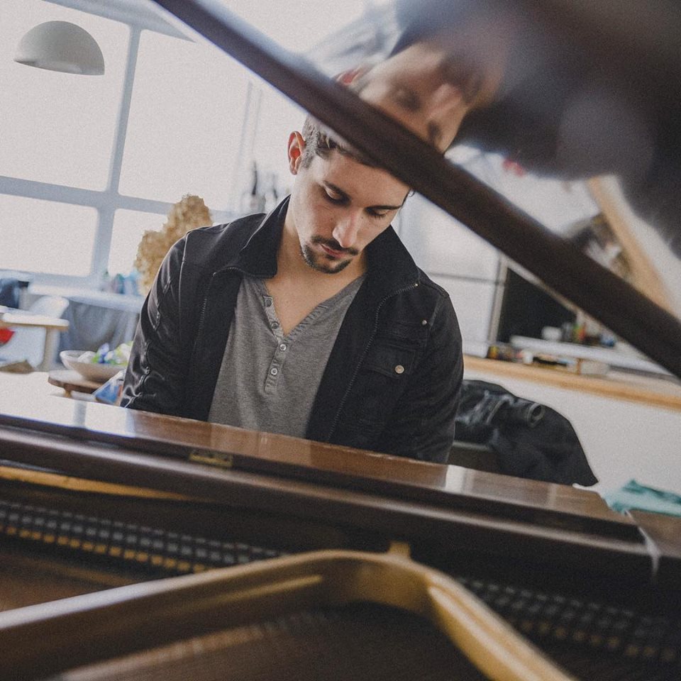Jean-Sébastien Lavoie pianote à travers la musique et le design graphique