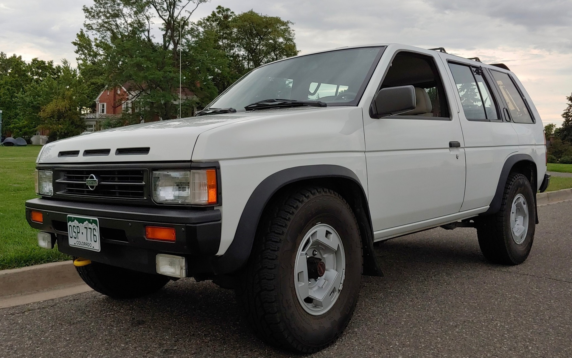 Un vieux Nissan Pathfinder fait sauter la banque