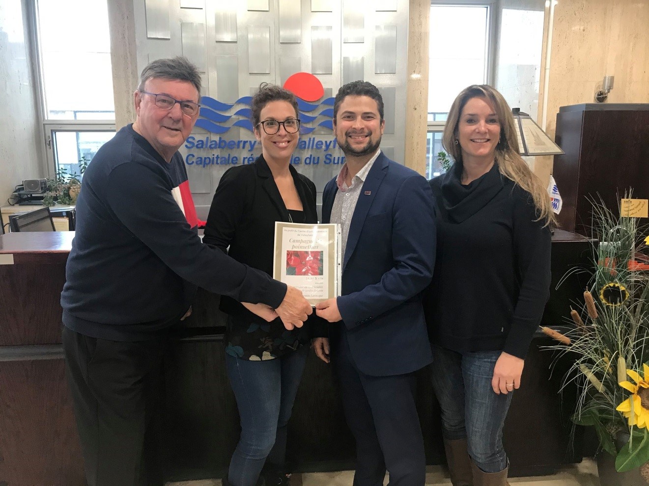 Des poinsettias au profit du Centre d’action bénévole