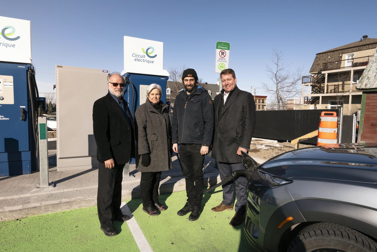 Deux nouvelles bornes de recharge à la Caisse Desjardins de Beauharnois