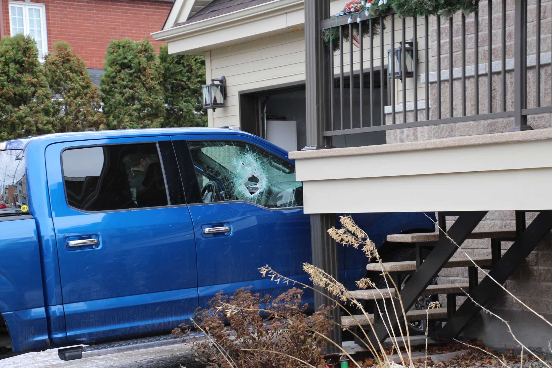 Camionnette versus maison sur le boulevard du Havre