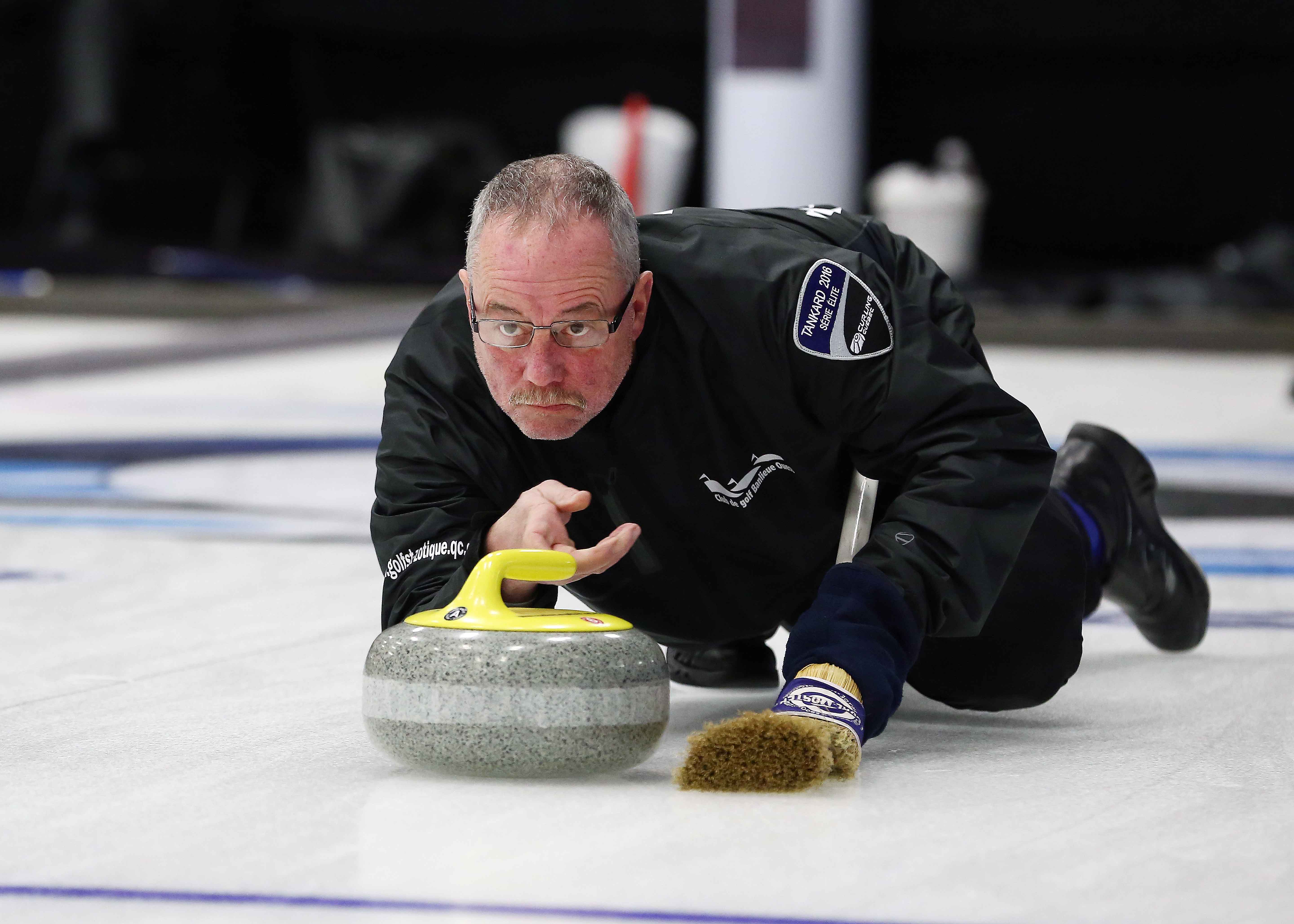 Il dispute un championnat provincial dans une sixième décennie