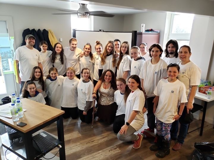 Des jeunes hockeyeuses redonnent de la couleur à la communauté