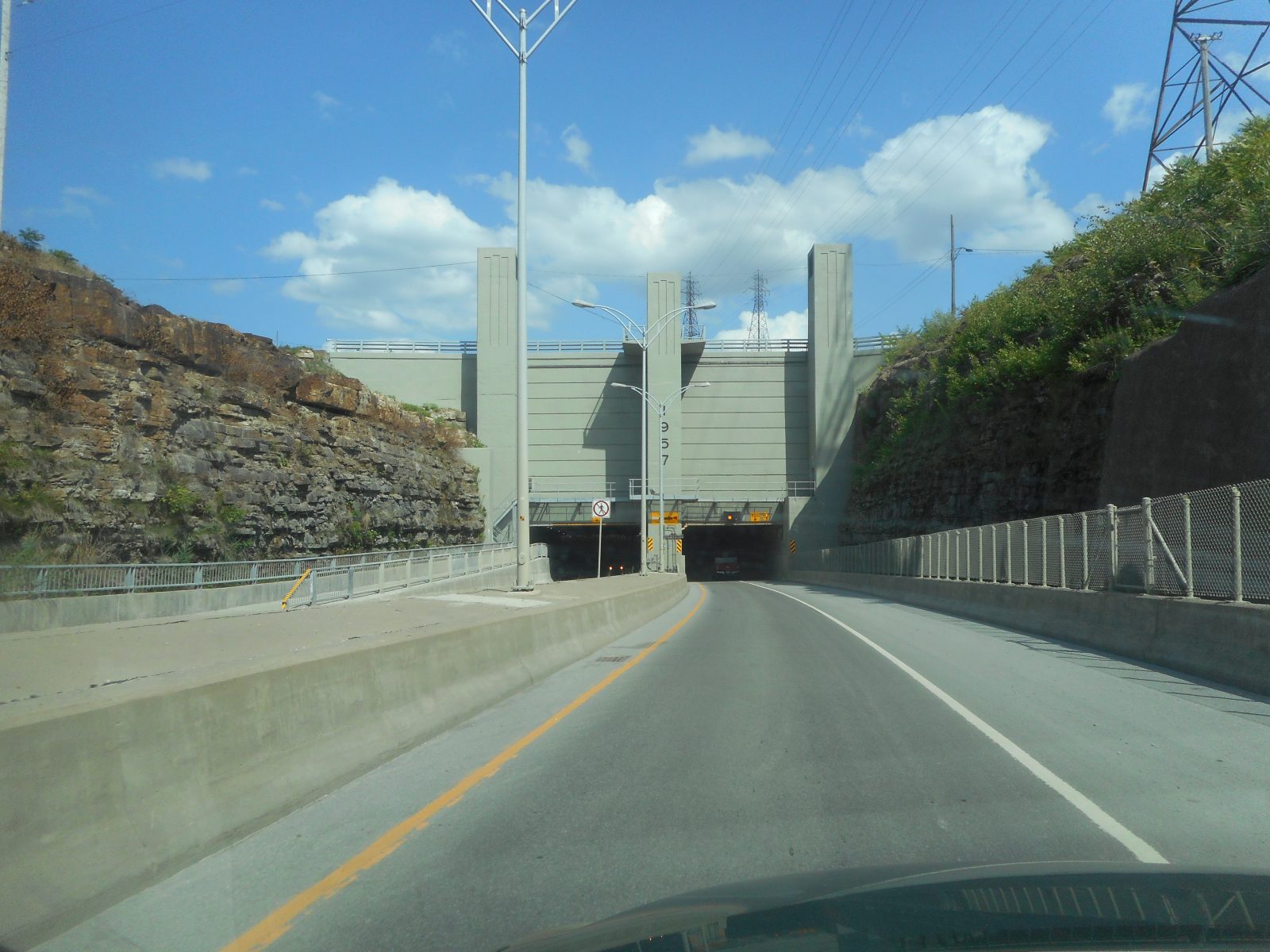 Image illustrant l'article: Fermeture complète du tunnel de Melocheville