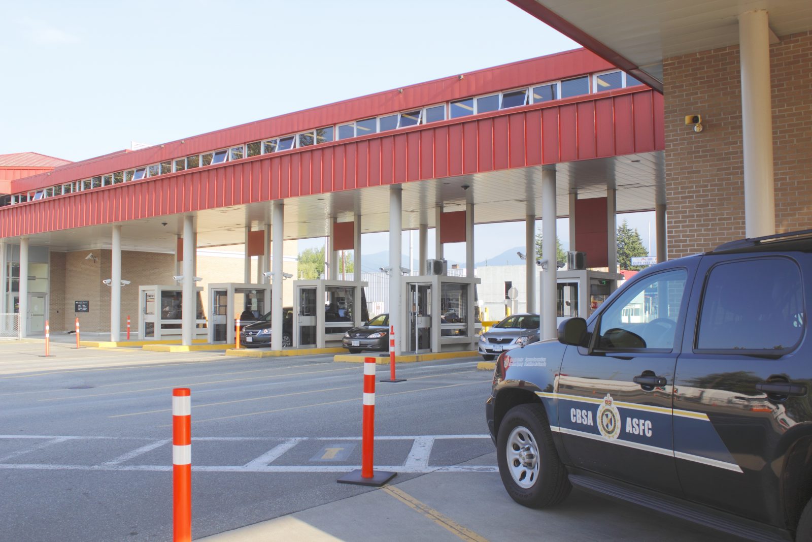 La frontière Canada-États-Unis fermée à tout le trafic non essentiel