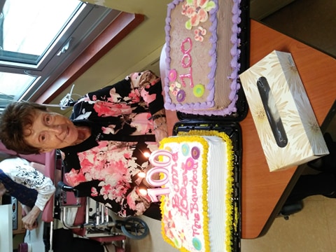 Image illustrant l'article: Sa famille lui souhaite bon 100 ans du stationnement