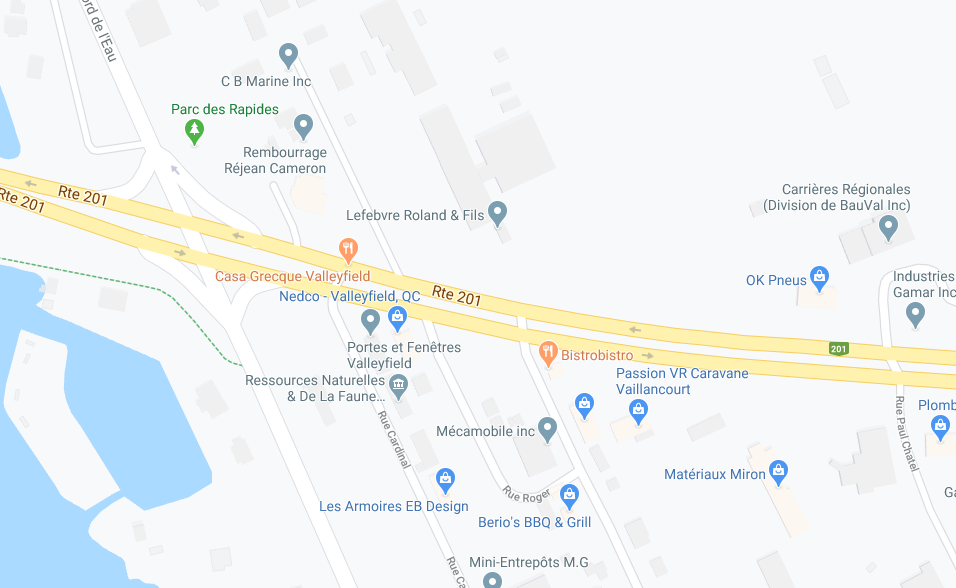 Une traverse piétonnière et cyclable intégrée au feu de circulation près du pont Mgr-Langlois