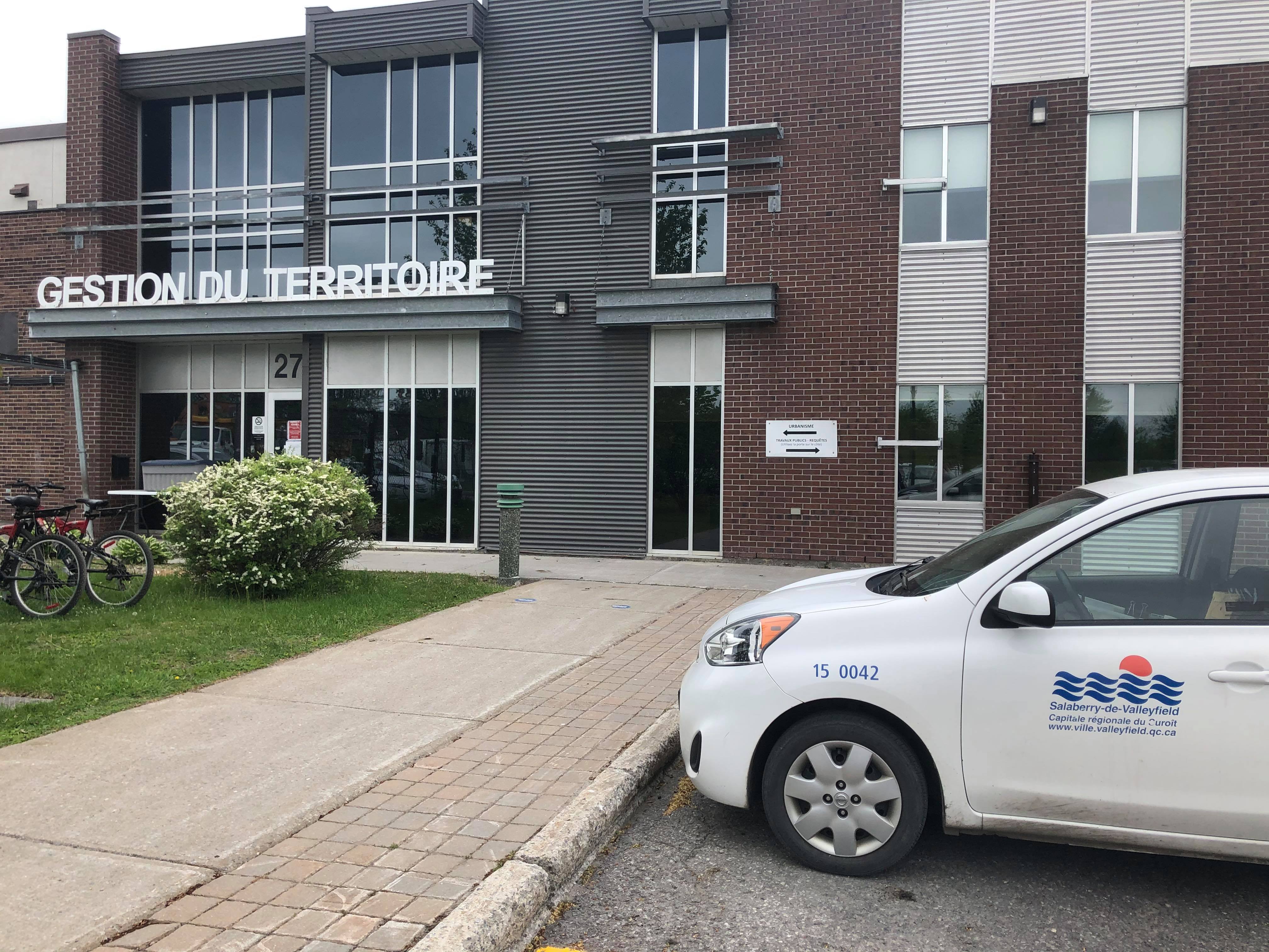 Un employé de Salaberry-de-Valleyfield atteint par la COVID