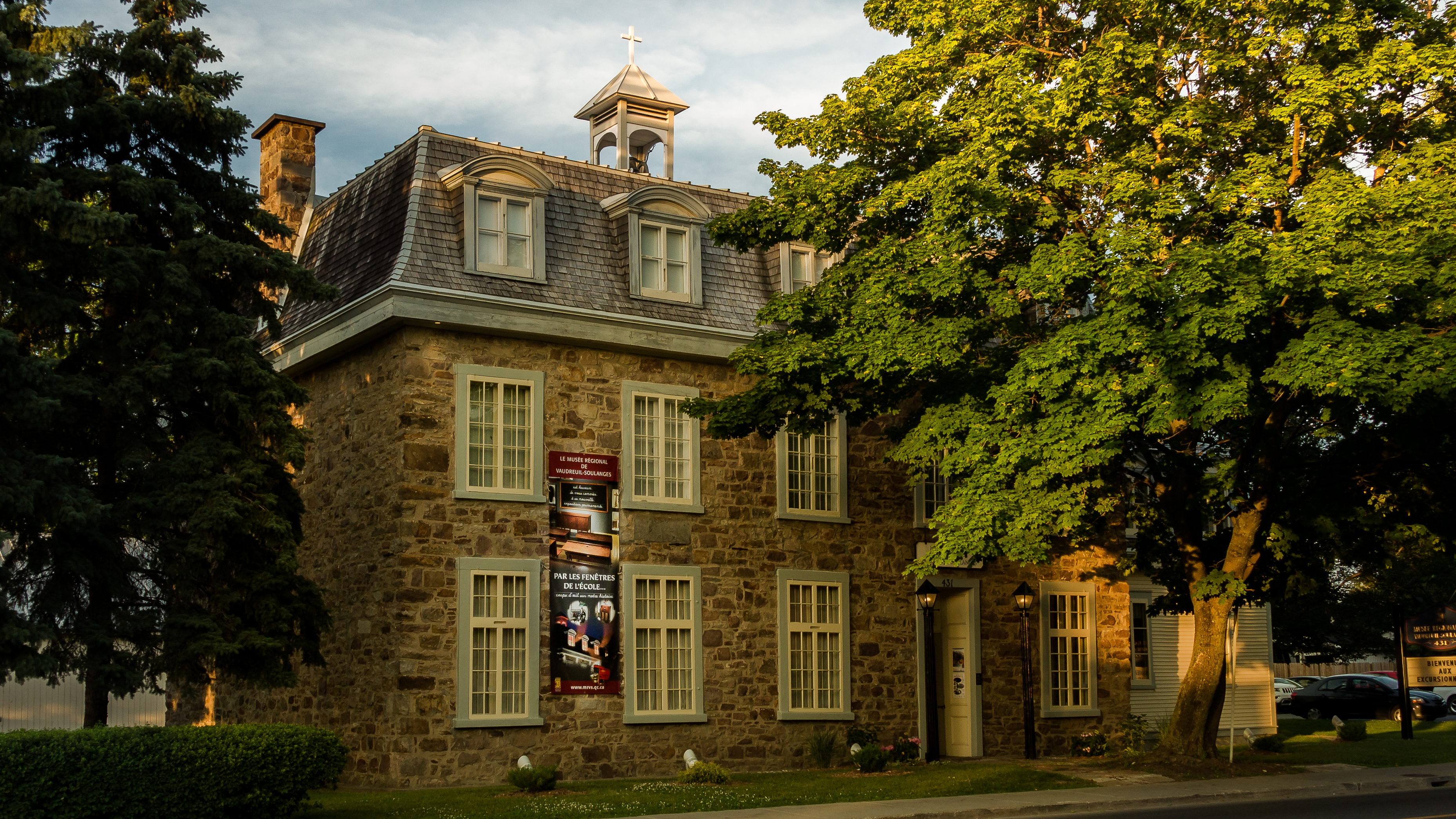 Eau, mystère, archéologie et éducation