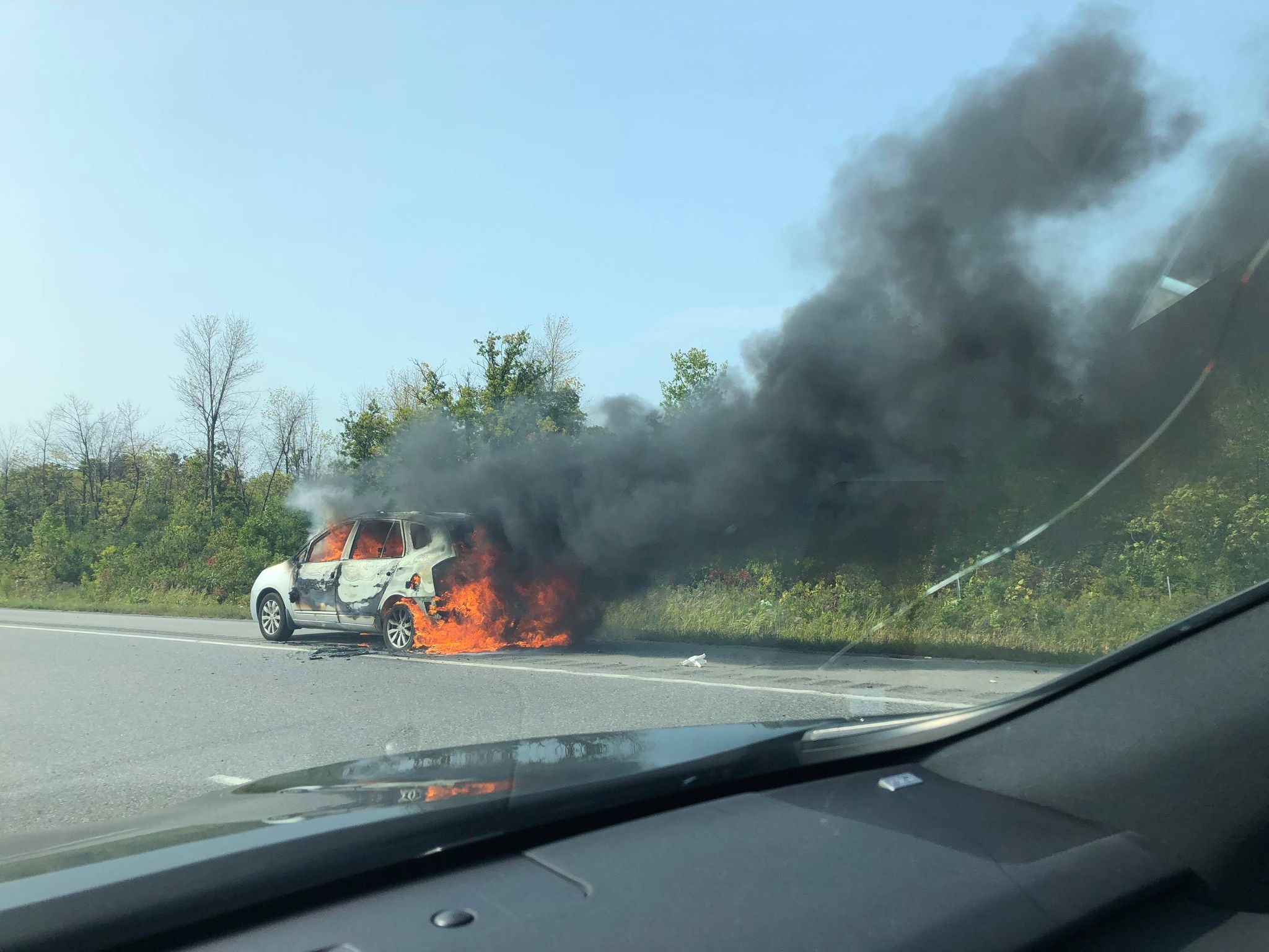 Véhicule en feu sur l’autoroute 30